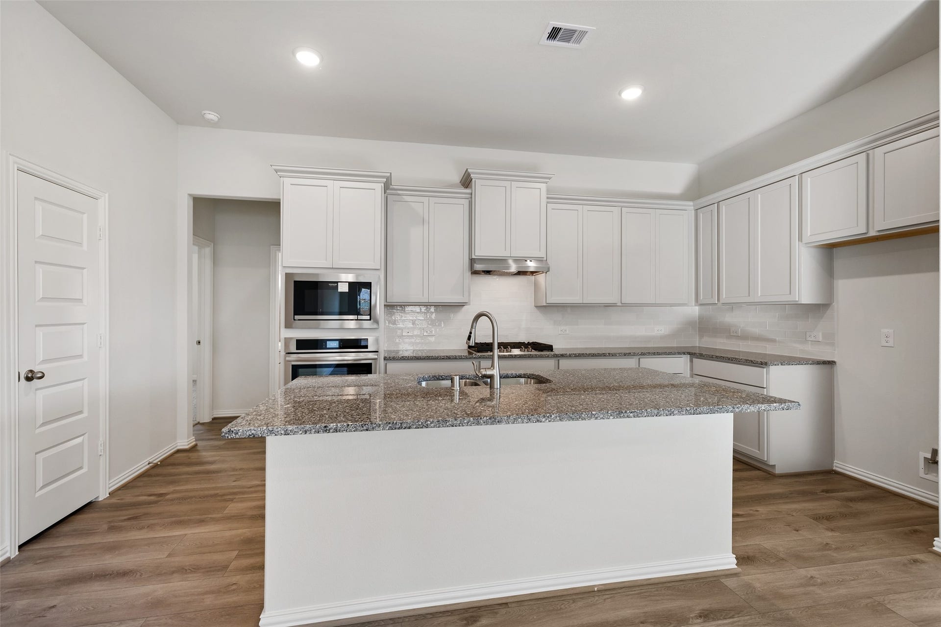 811 Sweet Willow Lane, Rosharon, TX 77583