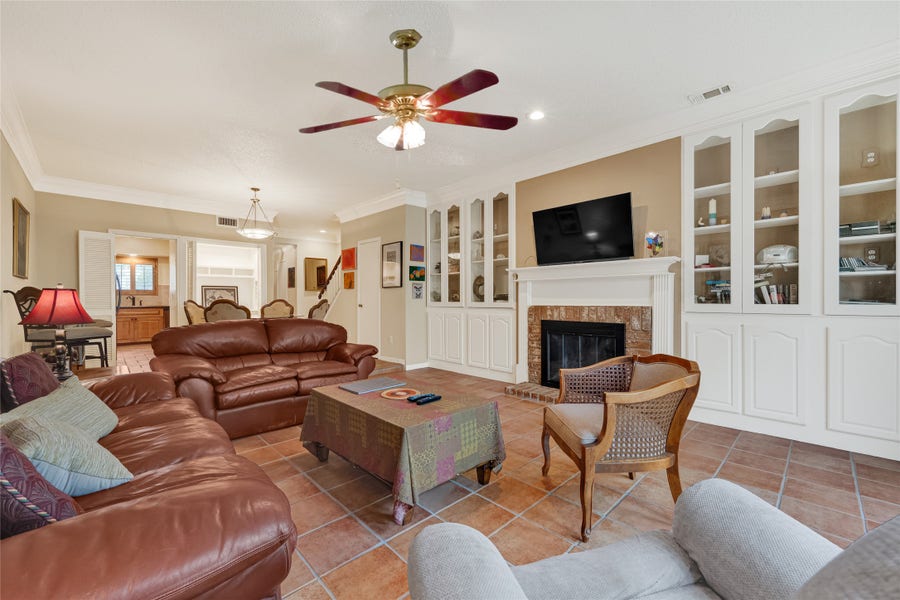 Property photo for 5901 Woodway Place Ct, Houston, TX
