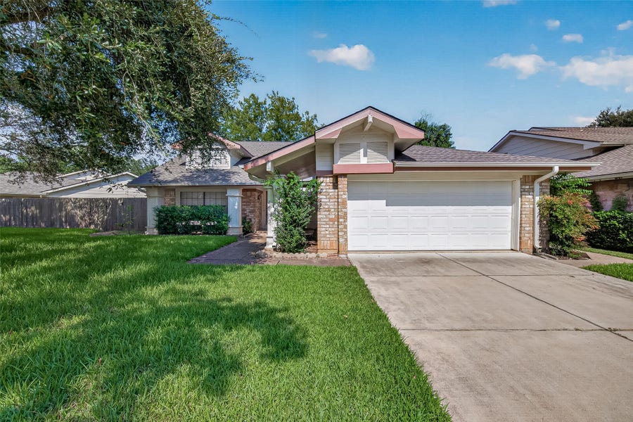 Property photo for 2215 Brook View Lane, Sugar Land, TX