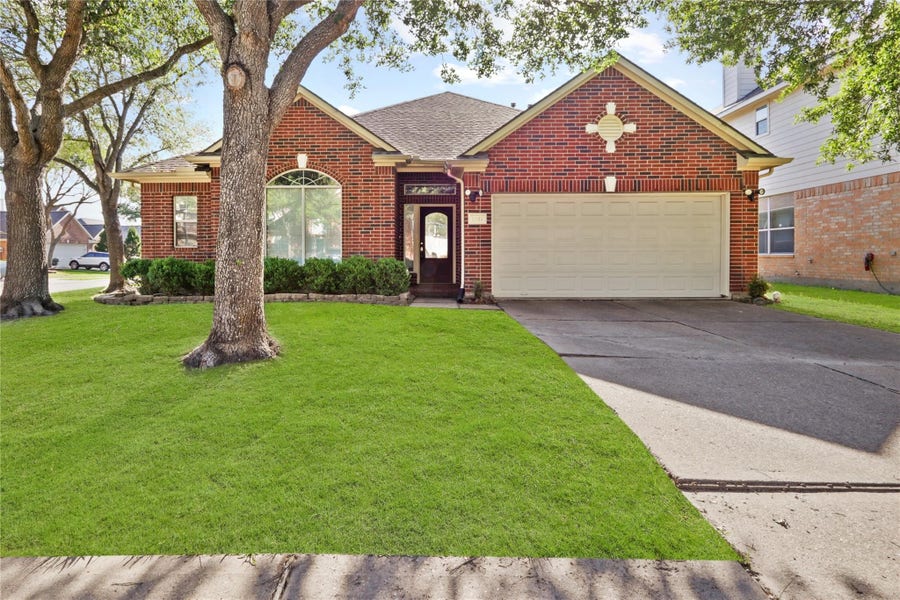 Property photo for 10311 Sawyers Crossing Lane, Sugar Land, TX