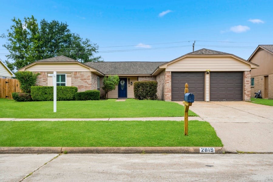 Property photo for 2819 Heritage Colony Drive, Webster, TX