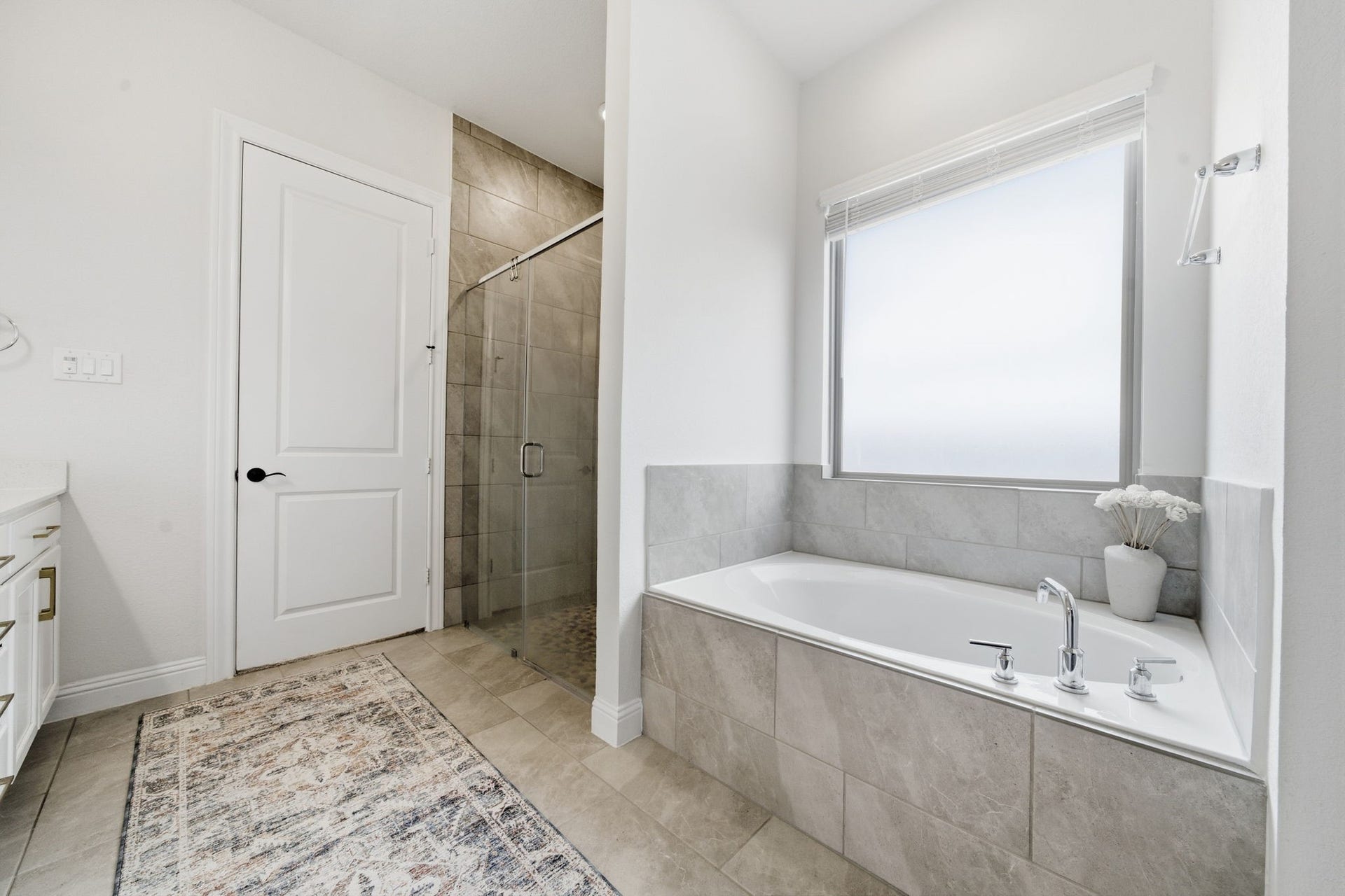 15107 Red Buckeye Drive, Cypress, TX 77433 Deep soaking tub paired with a custom tiled mudset walk-in shower for a true resort-style primary bath