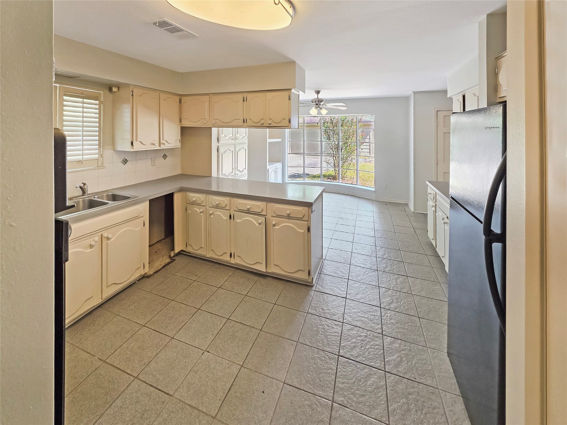 10806 Inwood Drive, Houston, TX 77042 10806 Inwood Drive, Houston, TX 77042