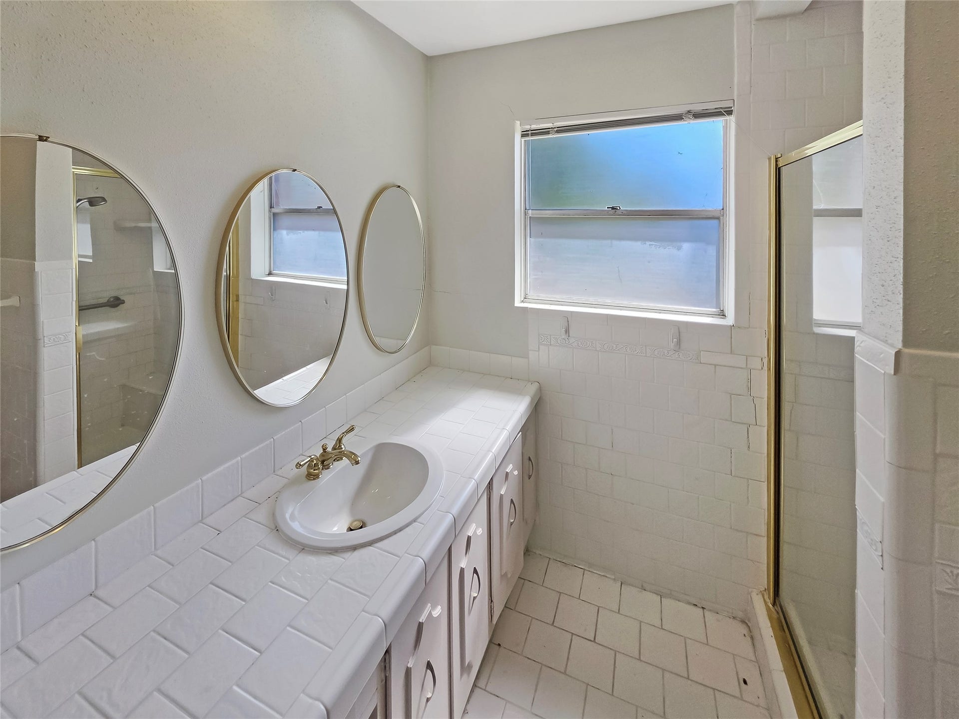 10806 Inwood Drive, Houston, TX 77042 10806 Inwood Drive, Houston, TX 77042