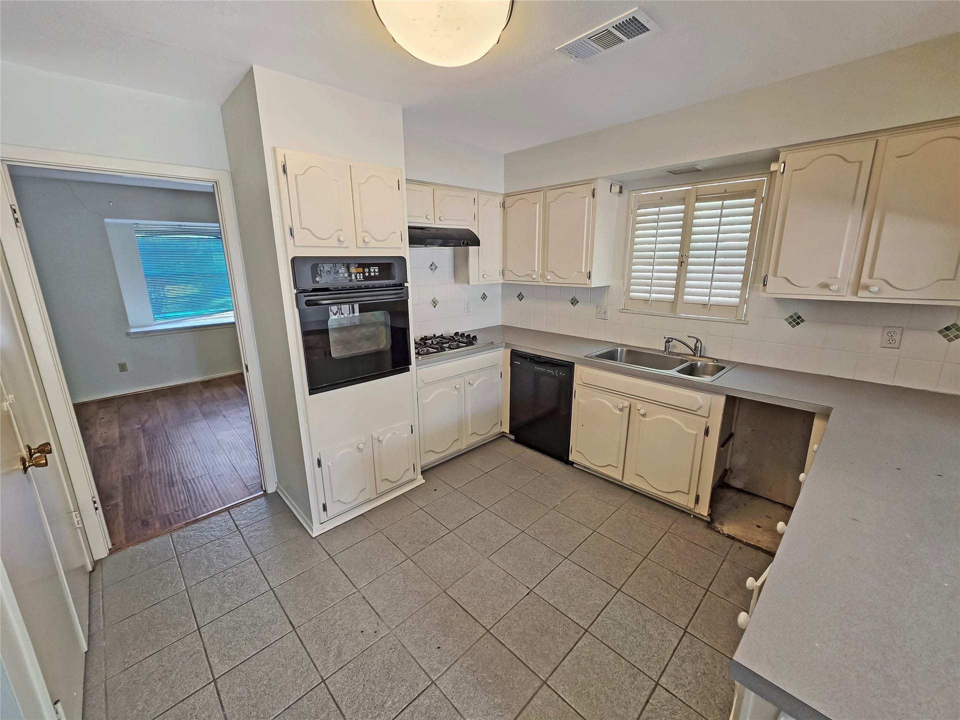 10806 Inwood Drive, Houston, TX 77042 10806 Inwood Drive, Houston, TX 77042