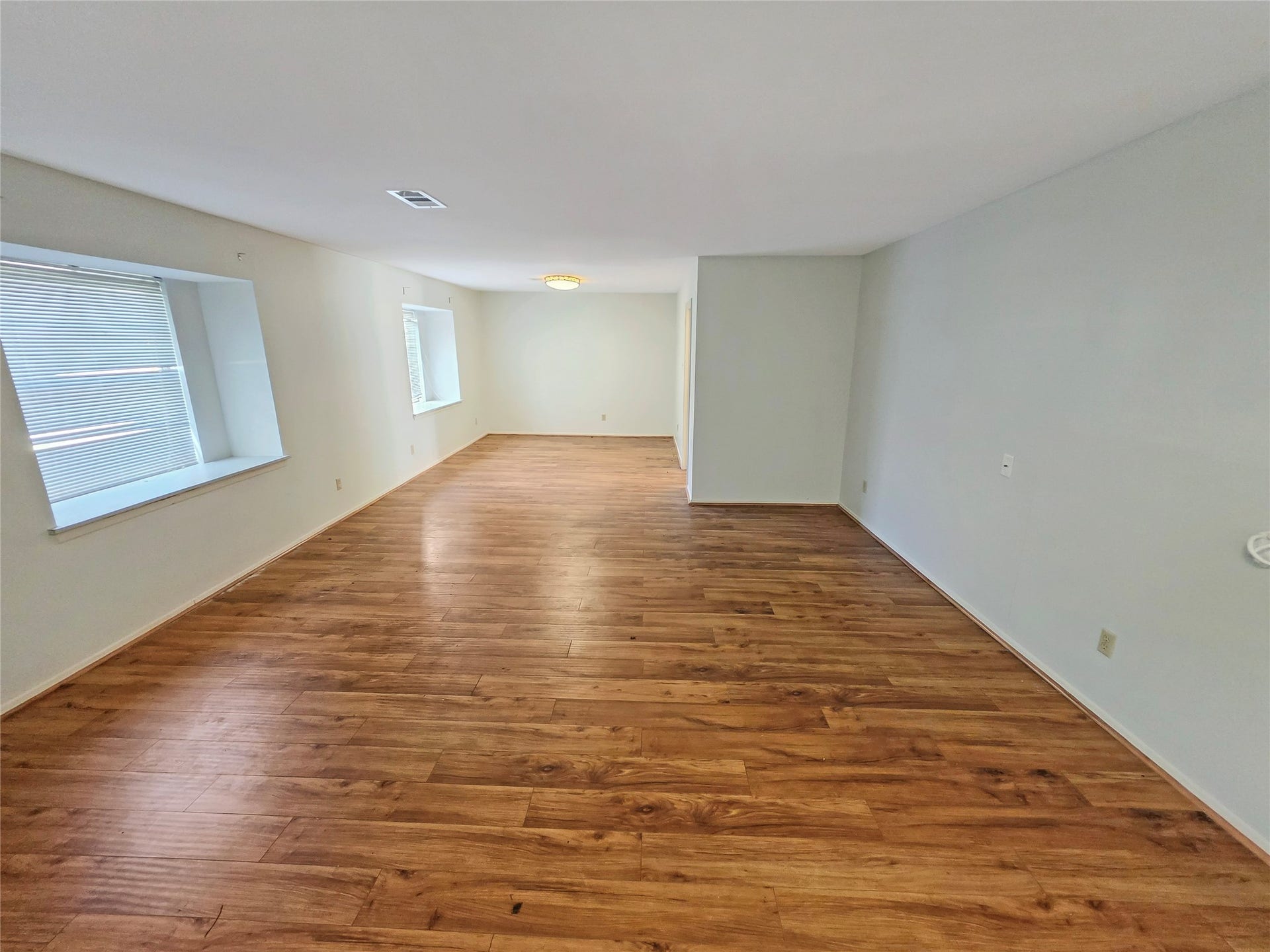 10806 Inwood Drive, Houston, TX 77042 10806 Inwood Drive, Houston, TX 77042