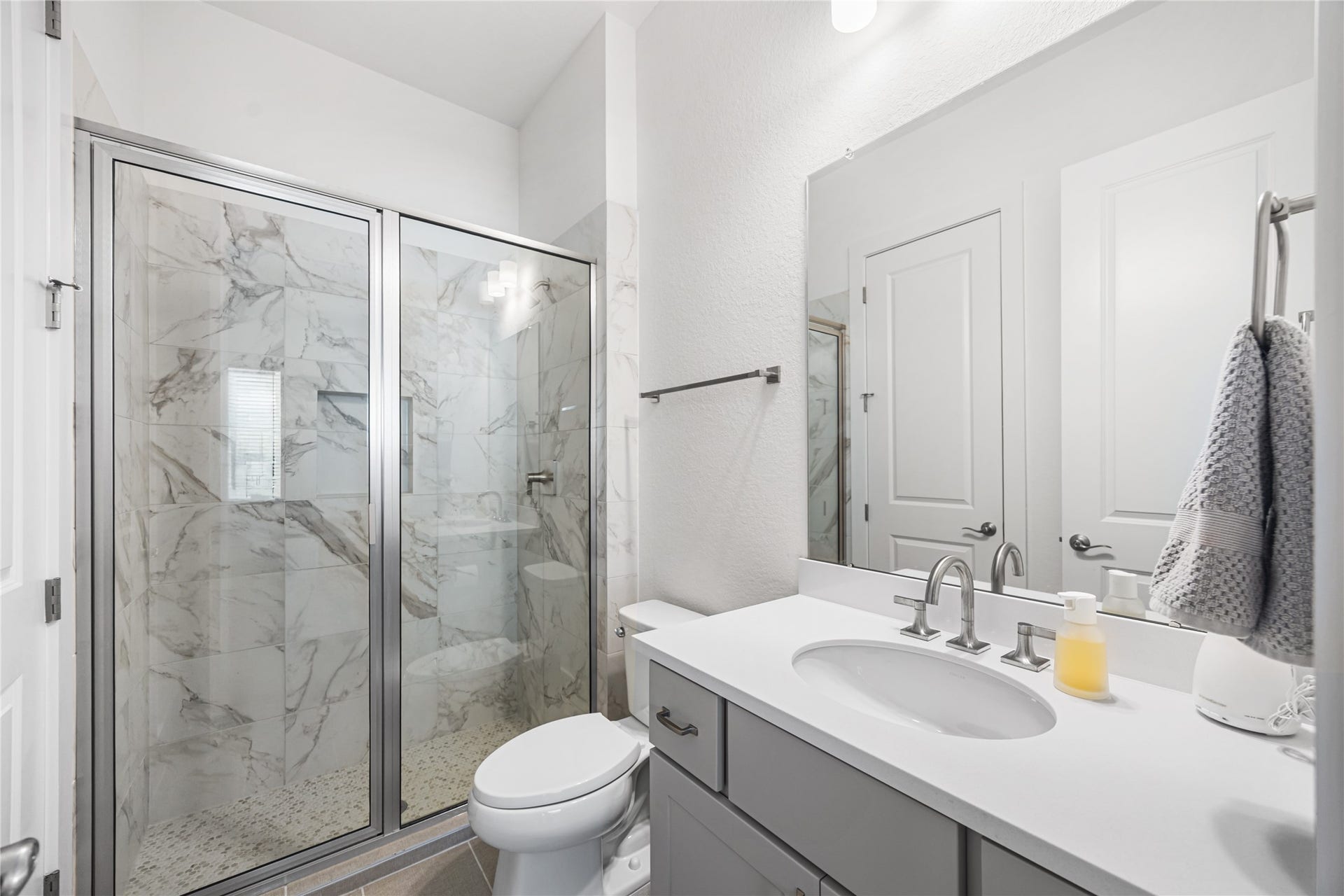 4114 Pleasant Ridge Drive, Spring, TX 77386 Ensuite in the secondary bedroom.