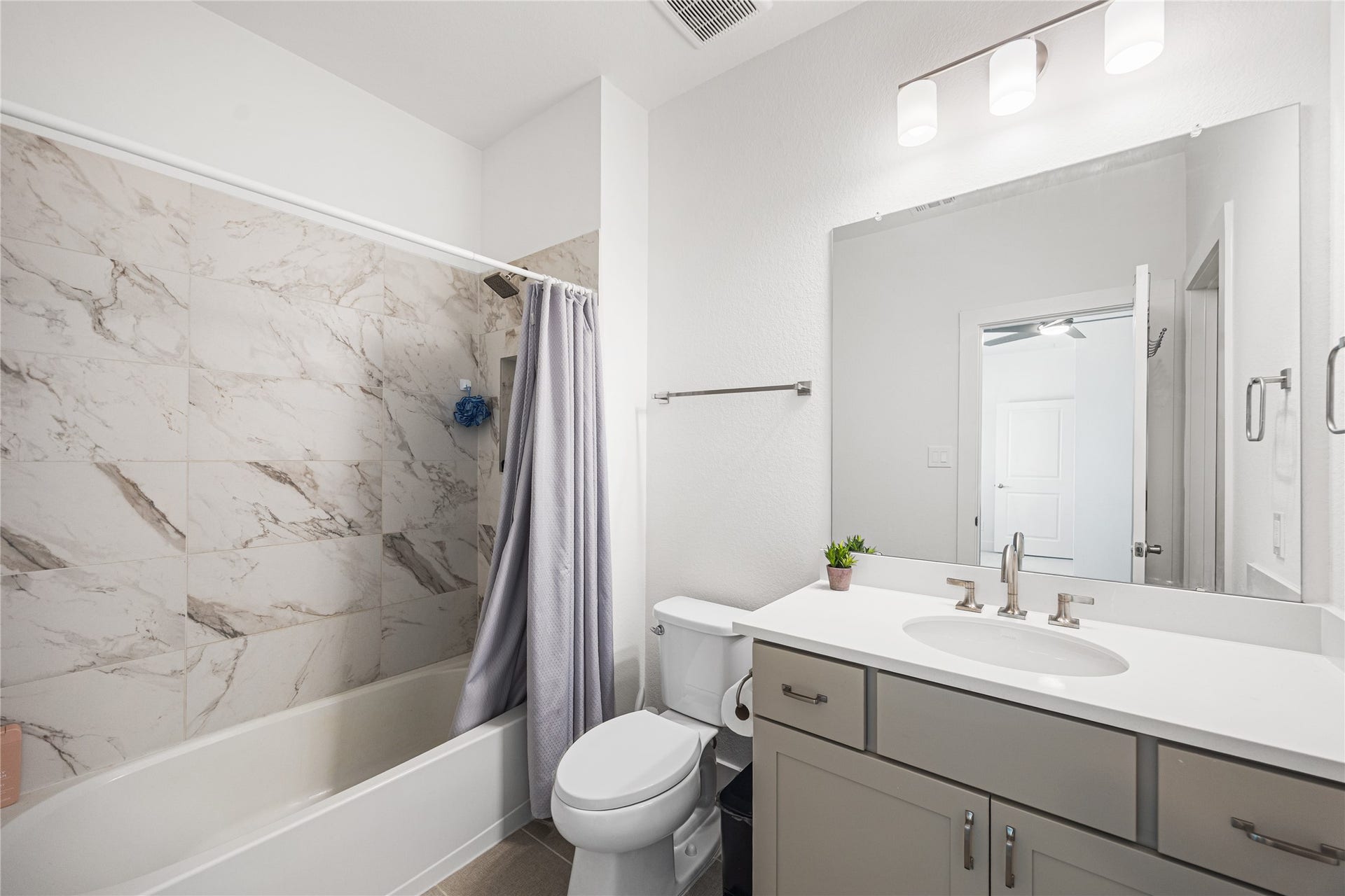 4114 Pleasant Ridge Drive, Spring, TX 77386 3rd bedroom ensuite bathroom.
