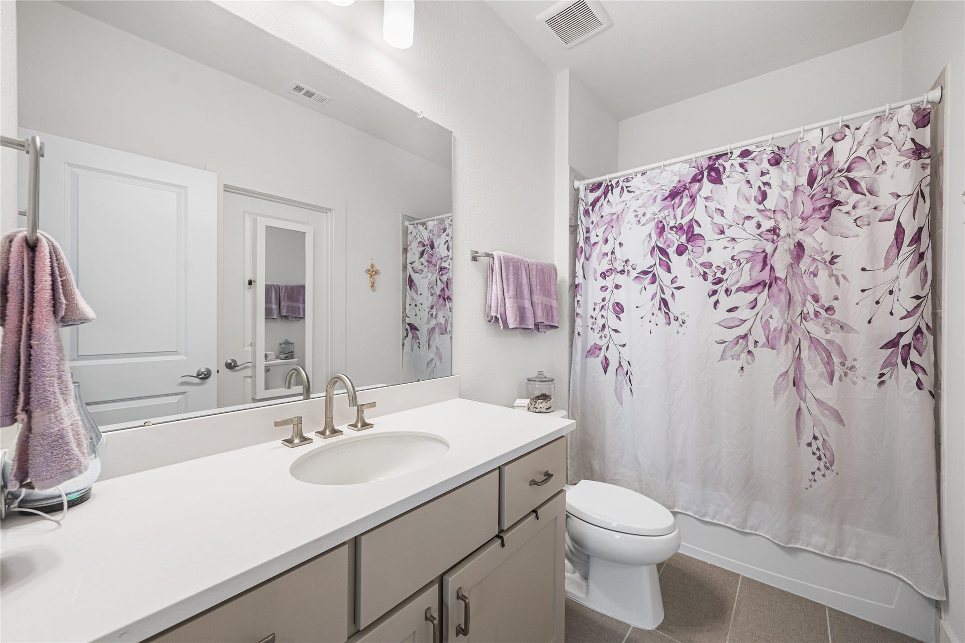4114 Pleasant Ridge Drive, Spring, TX 77386 5th bedroom ensuite bath.