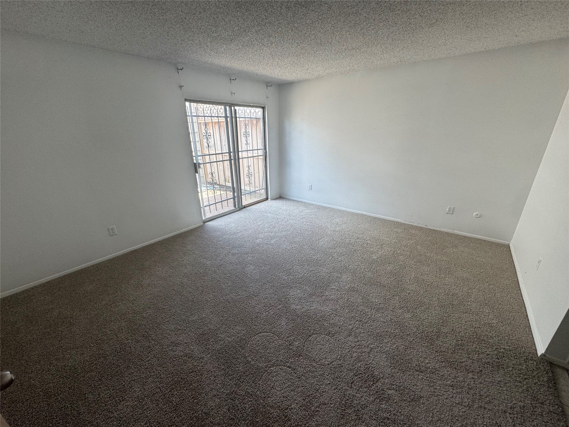 5842 Sampley Way, Houston, TX 77092 Primary bedroom