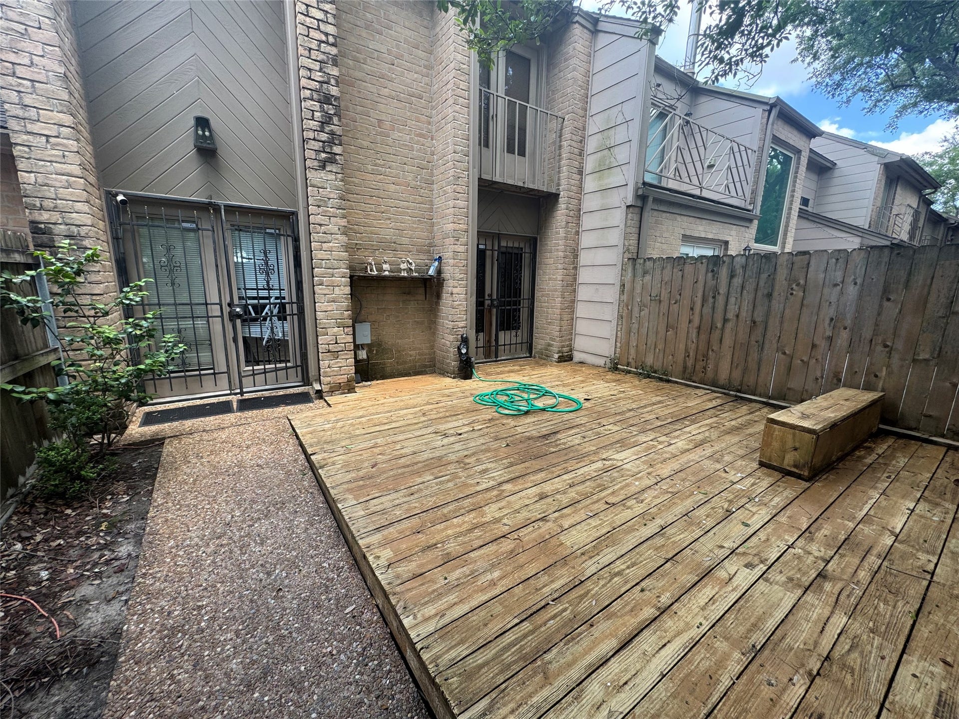 5842 Sampley Way, Houston, TX 77092 Front Patio