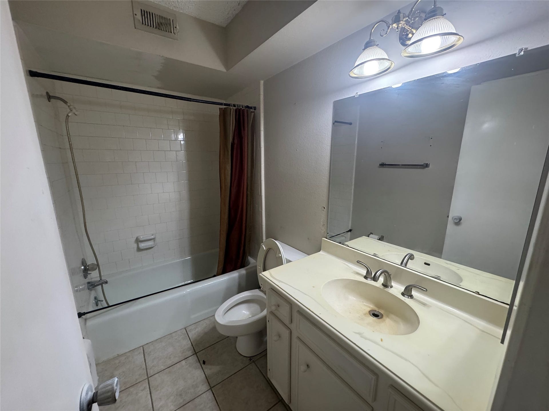 5842 Sampley Way, Houston, TX 77092 Bathroom