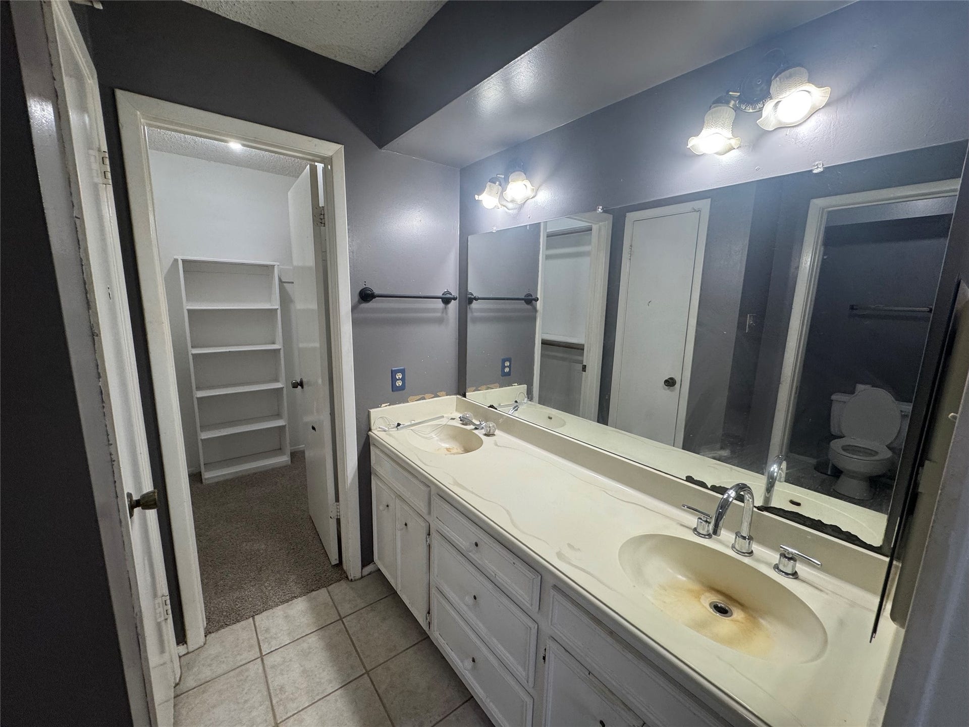 5842 Sampley Way, Houston, TX 77092 Primary Bath