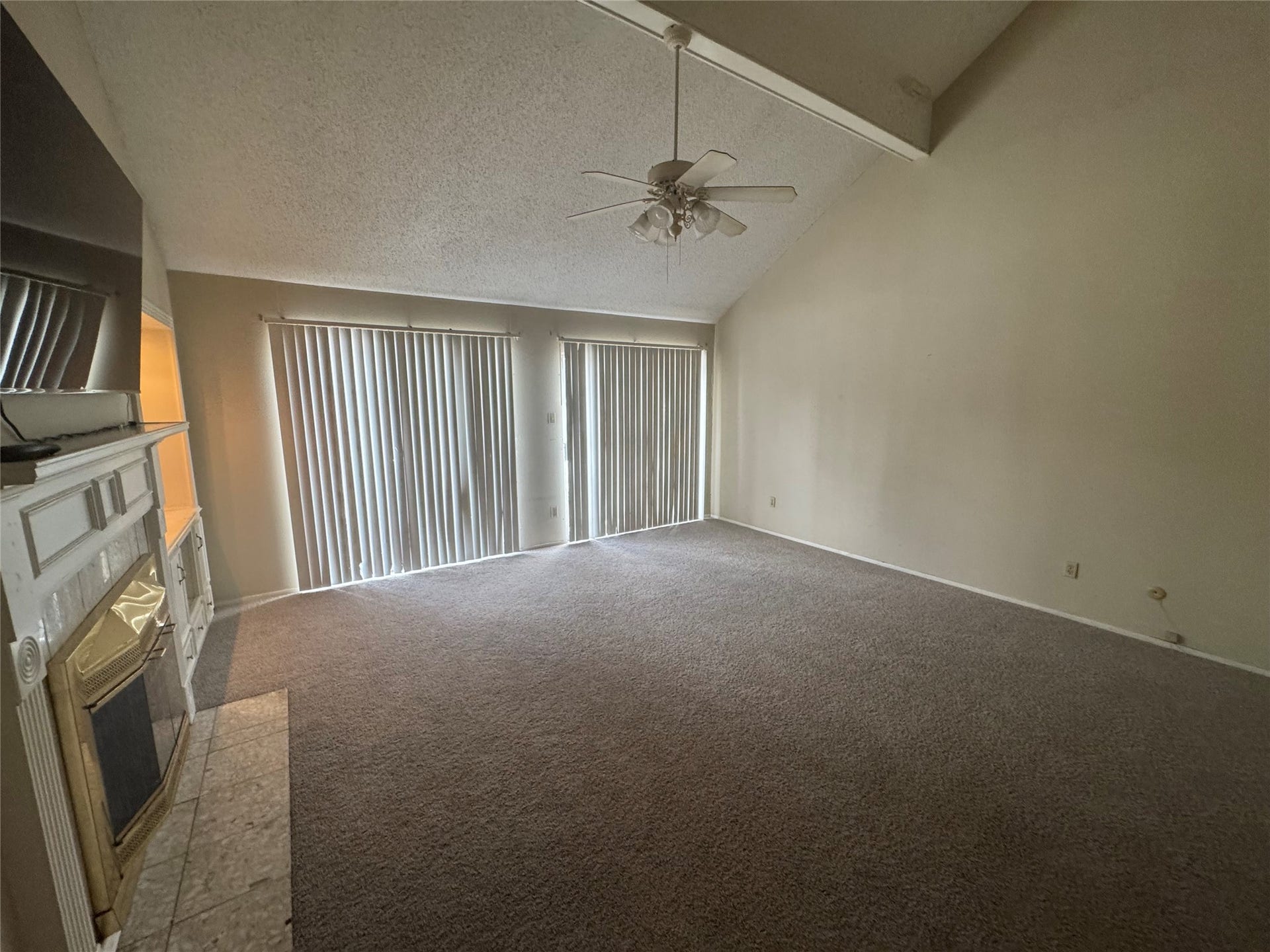 5842 Sampley Way, Houston, TX 77092 Living Room