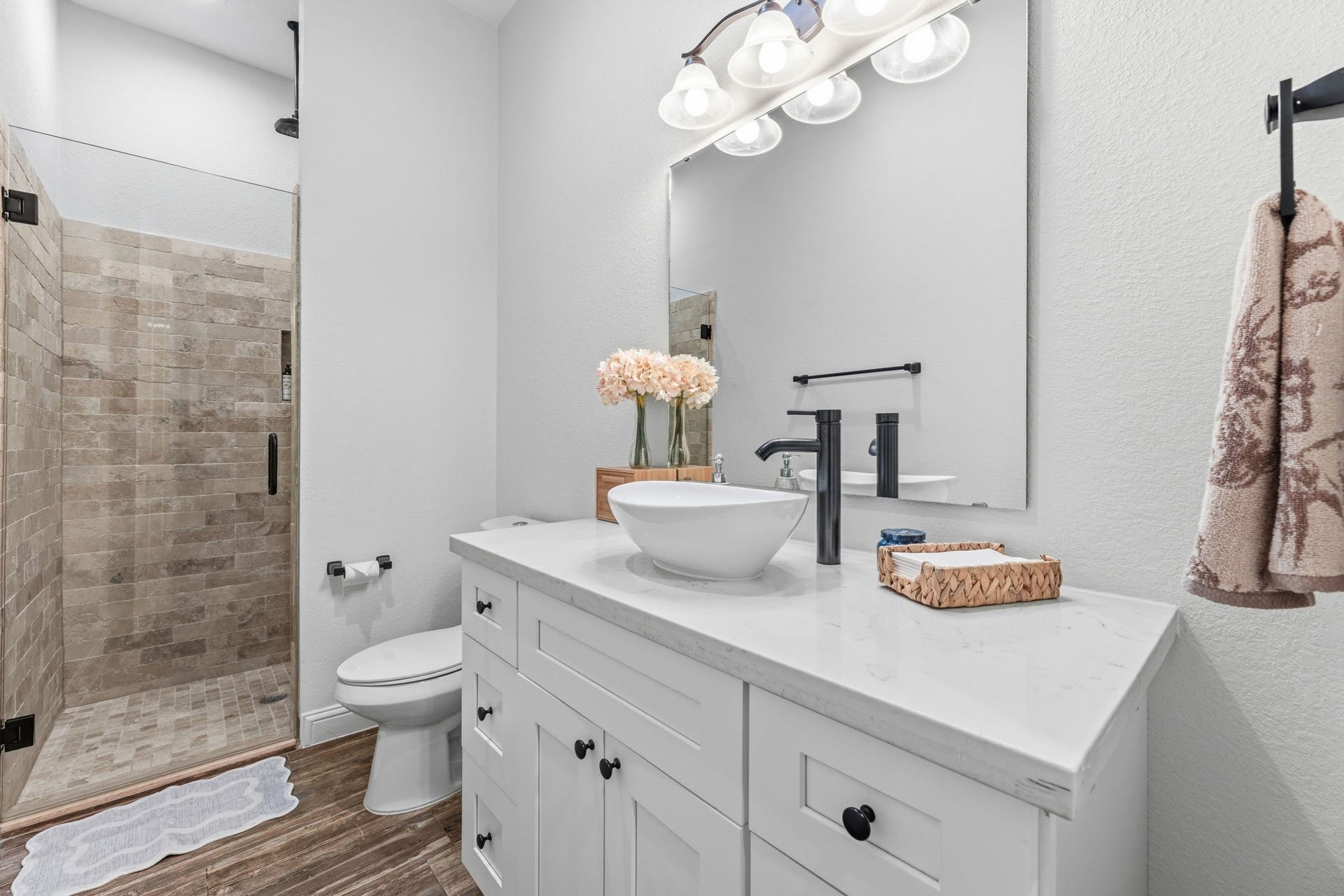 25127 E Tara Plantation Drive E, Tomball, TX 77375 Second Bath with Roomy Shower!
