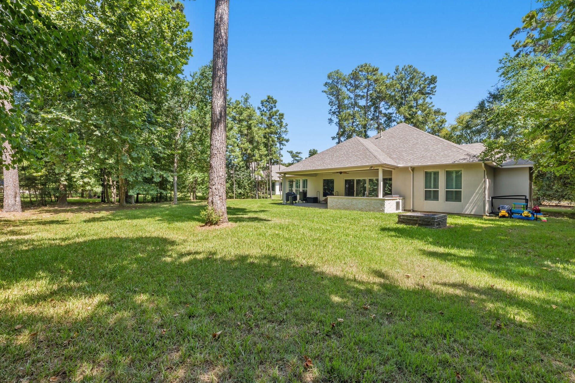 25127 E Tara Plantation Drive E, Tomball, TX 77375 Room for a Playset!