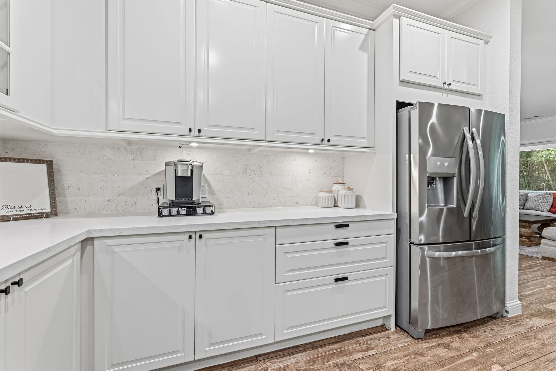 25127 E Tara Plantation Drive E, Tomball, TX 77375 Lots of Soft Close Cabinets & Drawers!