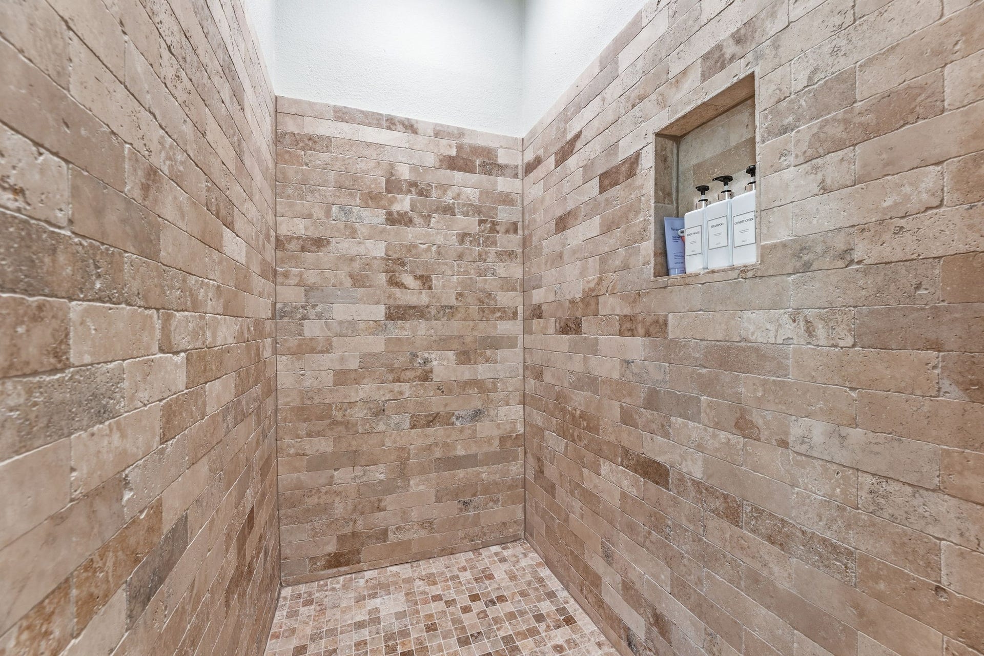 25127 E Tara Plantation Drive E, Tomball, TX 77375 Hugh Primary Shower!