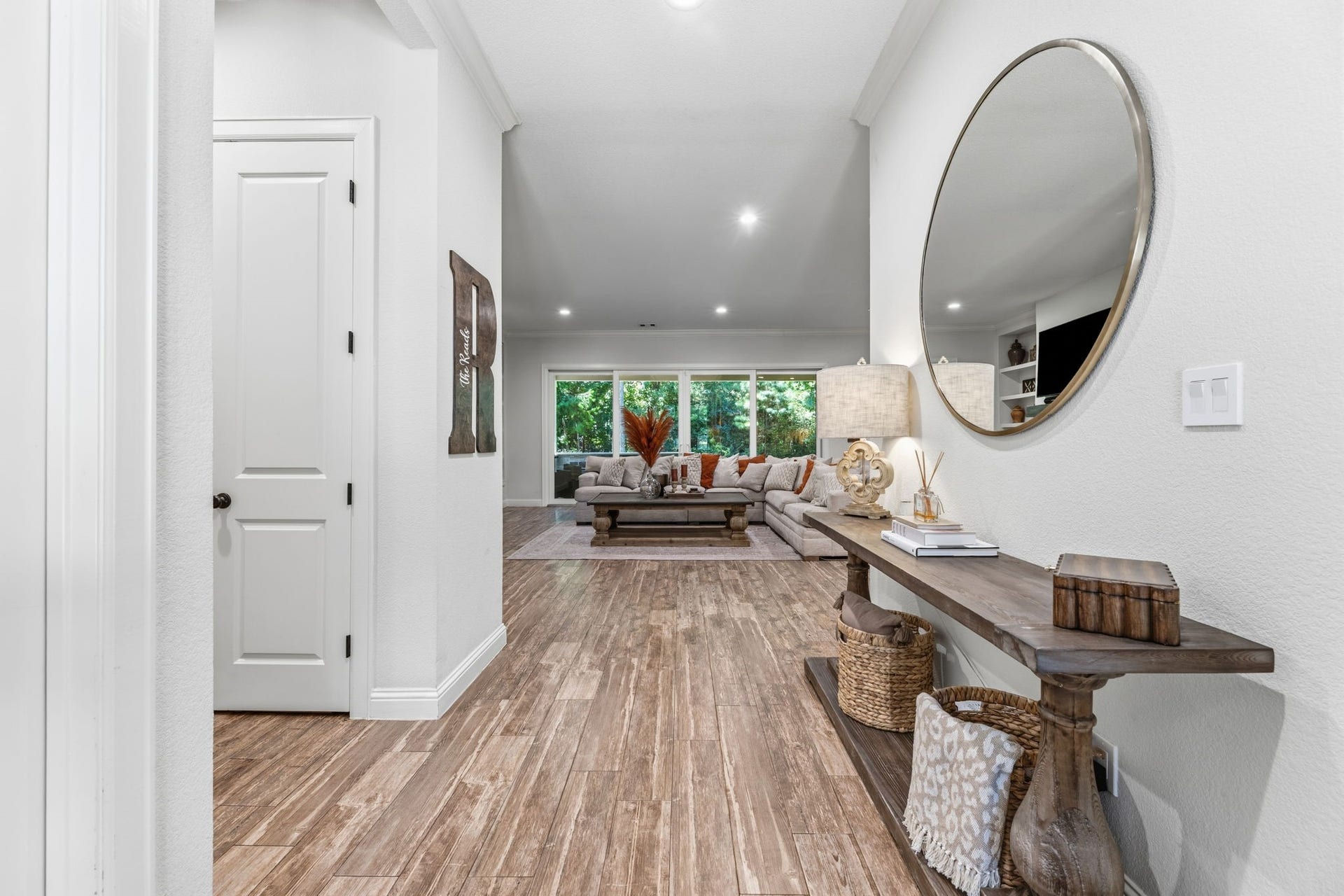 25127 E Tara Plantation Drive E, Tomball, TX 77375 Come on in!