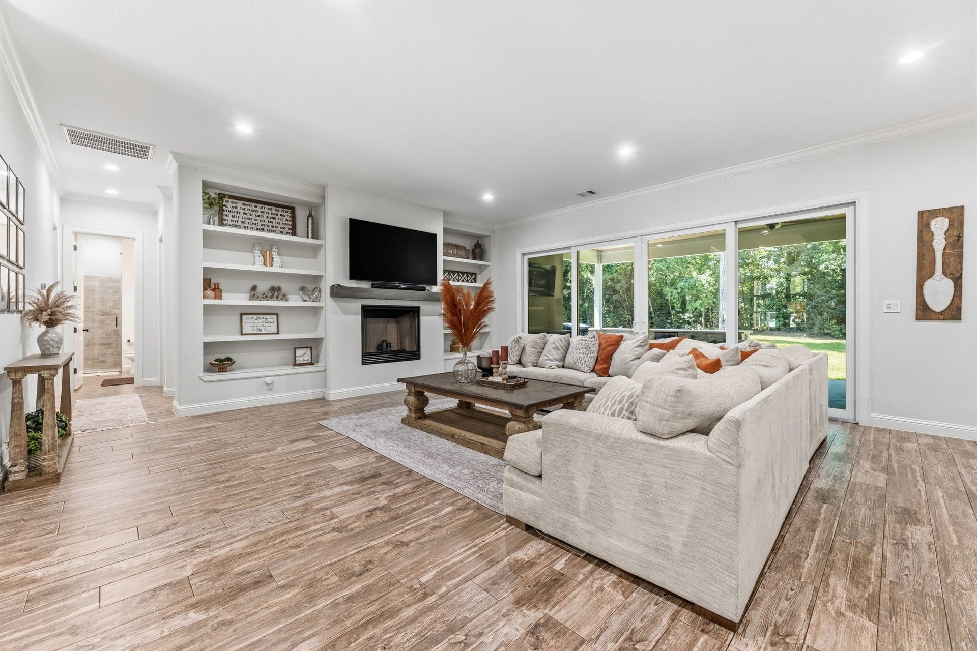 25127 E Tara Plantation Drive E, Tomball, TX 77375 Enjoy the View of your Backyard from your Family Room!