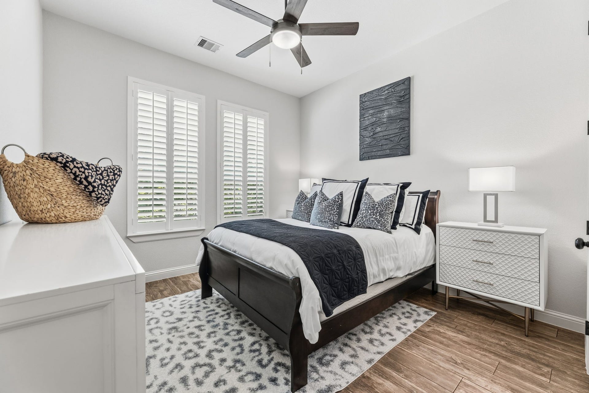 25127 E Tara Plantation Drive E, Tomball, TX 77375 Custom 2.5" Shutters on all Windows!