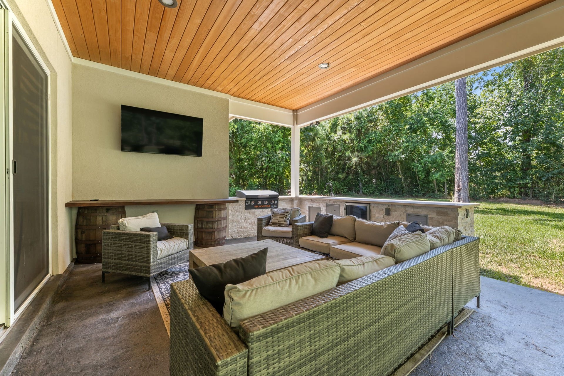 25127 E Tara Plantation Drive E, Tomball, TX 77375 Outdoor Kitchen for Entertaining!