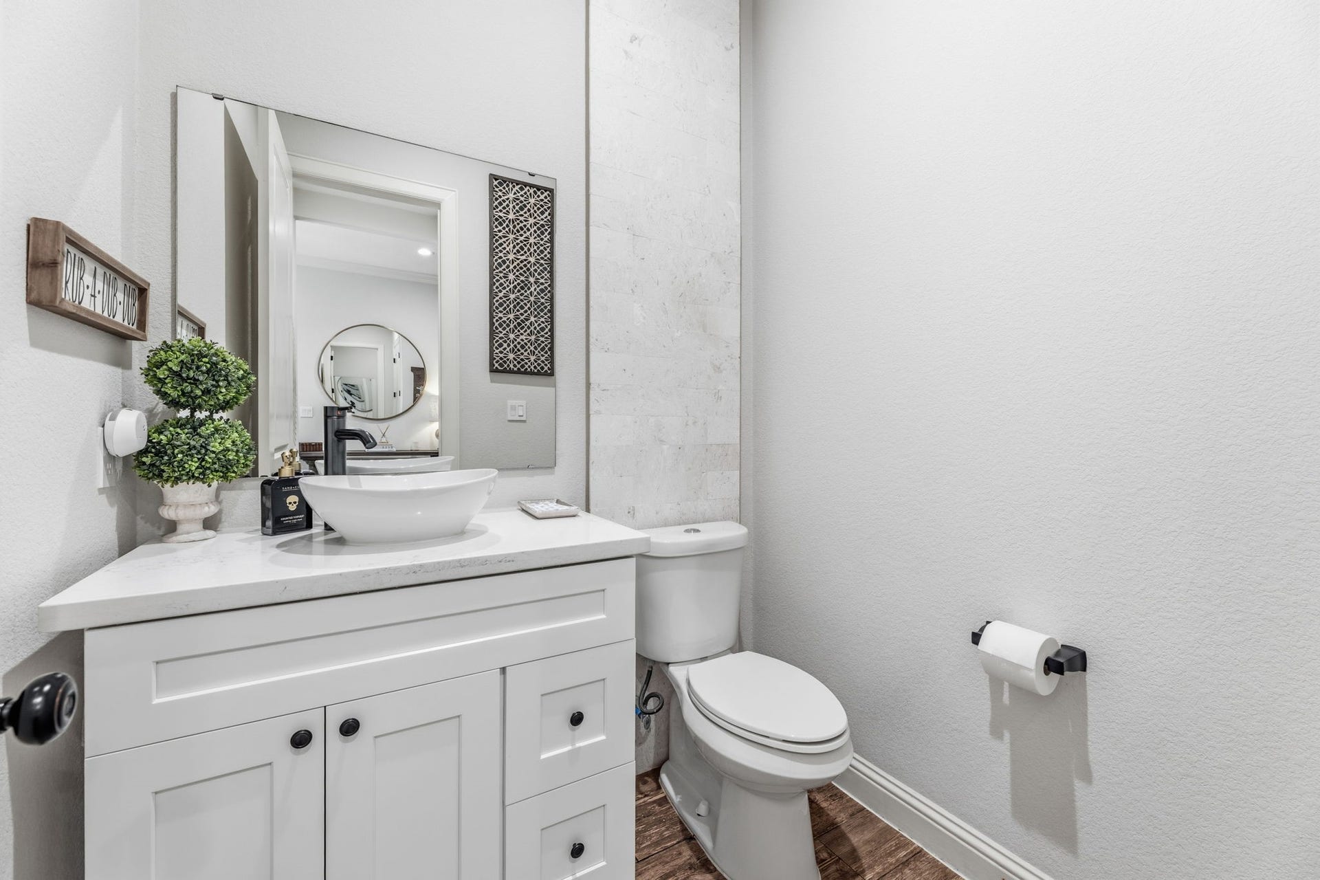 25127 E Tara Plantation Drive E, Tomball, TX 77375 Powder Room!