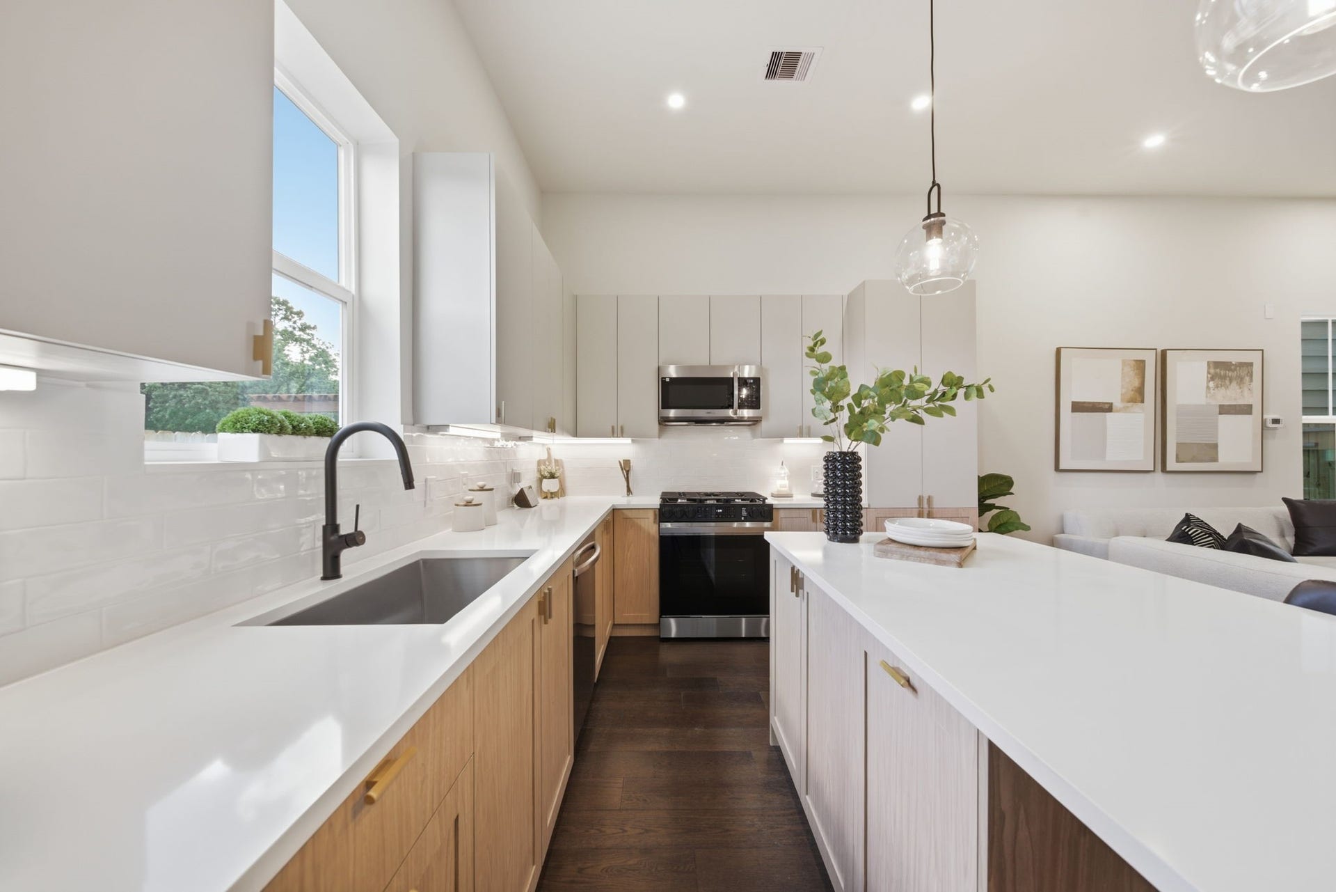 5522 Wheatley Street, #D, Houston, TX 77091 Kitchen equipped with premium fixtures and elegant cabinetry with lots of storage and stainless steel appliances