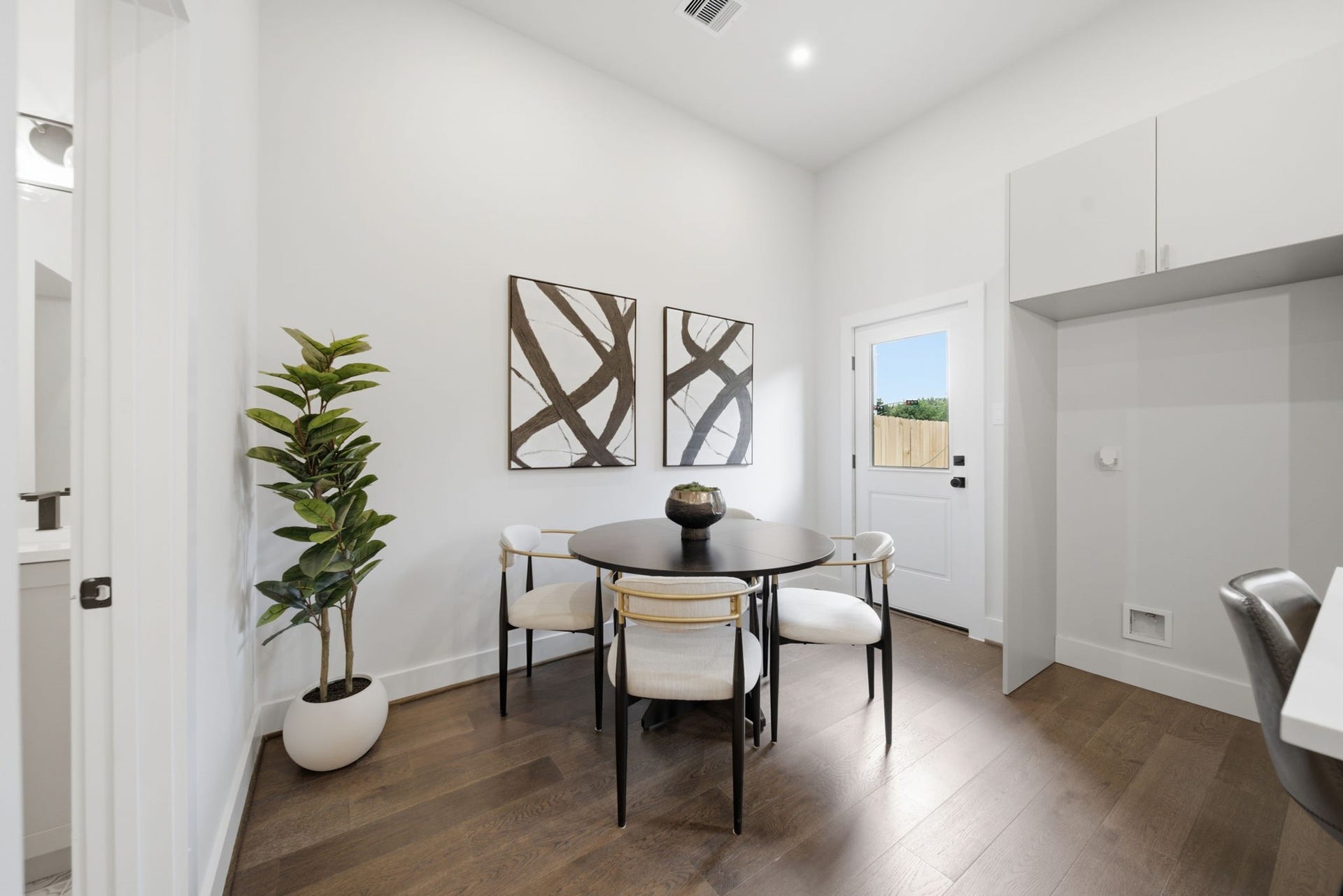 5522 Wheatley Street, #D, Houston, TX 77091 Dining area off of kitchen and backyard access