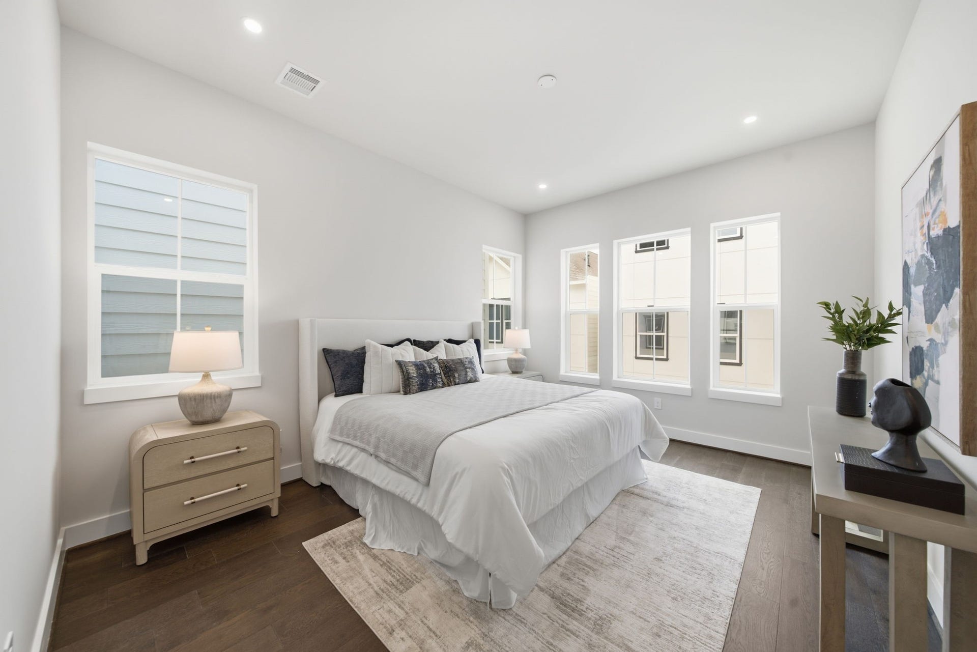 5522 Wheatley Street, #D, Houston, TX 77091 Primary suite with abundant natural light