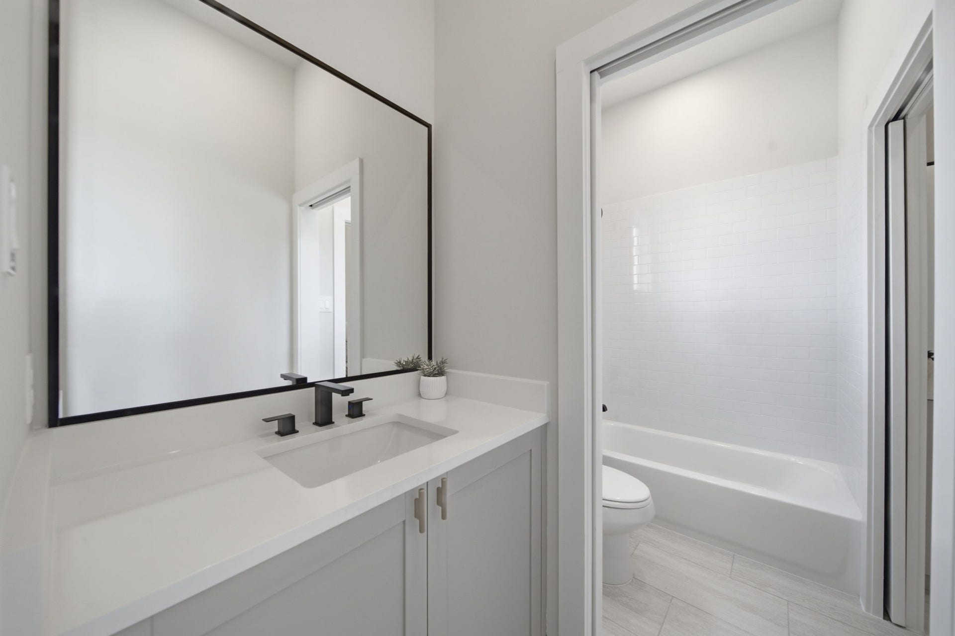 5522 Wheatley Street, #D, Houston, TX 77091 Jack & Jill full bathroom for both secondary and third bedrooms with separated vanity areas
