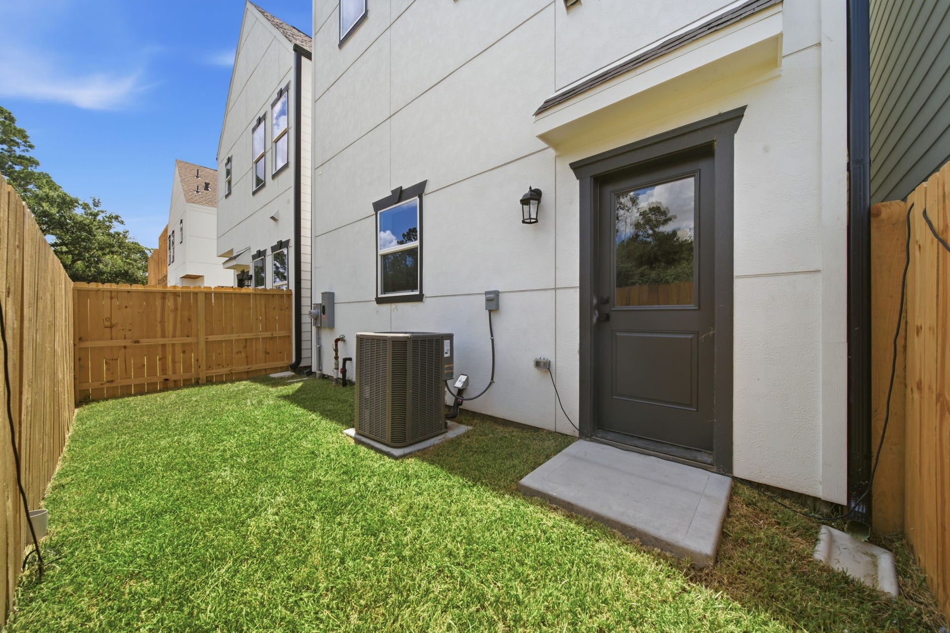 5522 Wheatley Street, #D, Houston, TX 77091 Spacious and fully fenced backyard