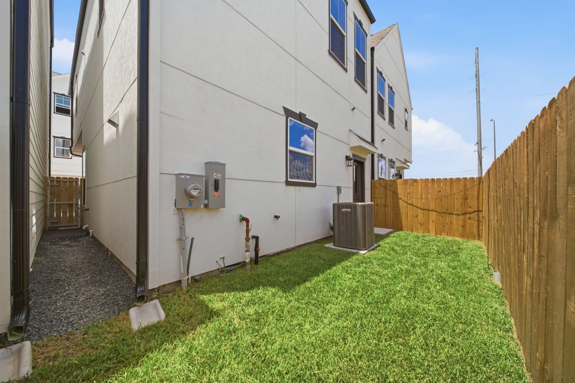 5522 Wheatley Street, #D, Houston, TX 77091 large backyard