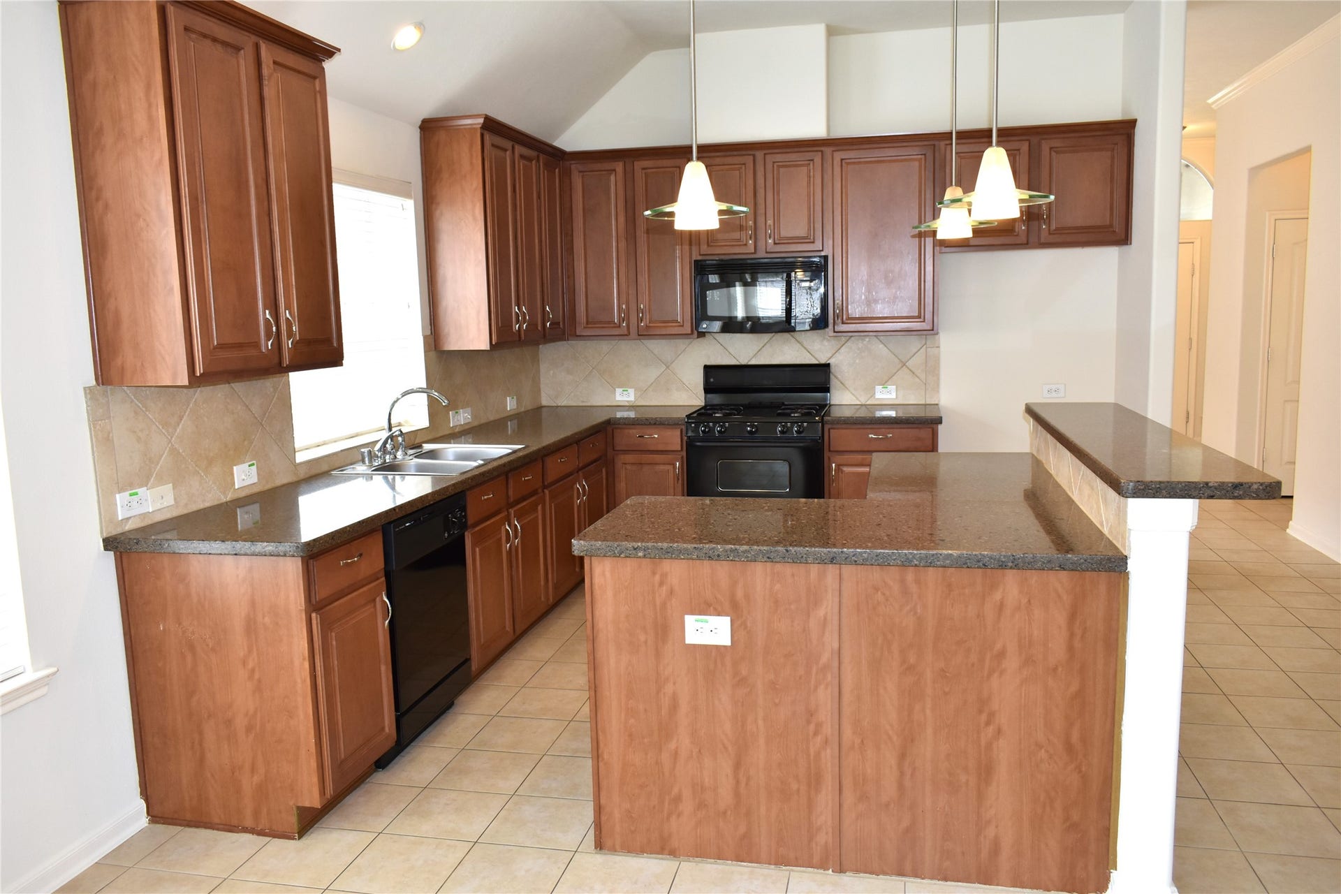 4822 Harbor Glen Lane, Houston, TX 77084 Kitchen open to Breakfast Room