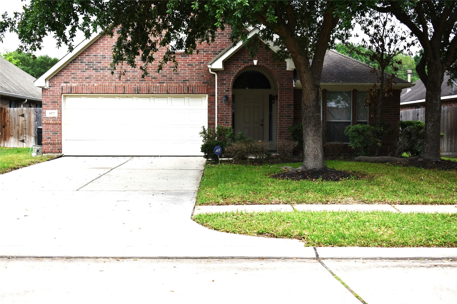 4822 Harbor Glen Lane, Houston, TX 77084 The home is move in ready for the next amazing tenant