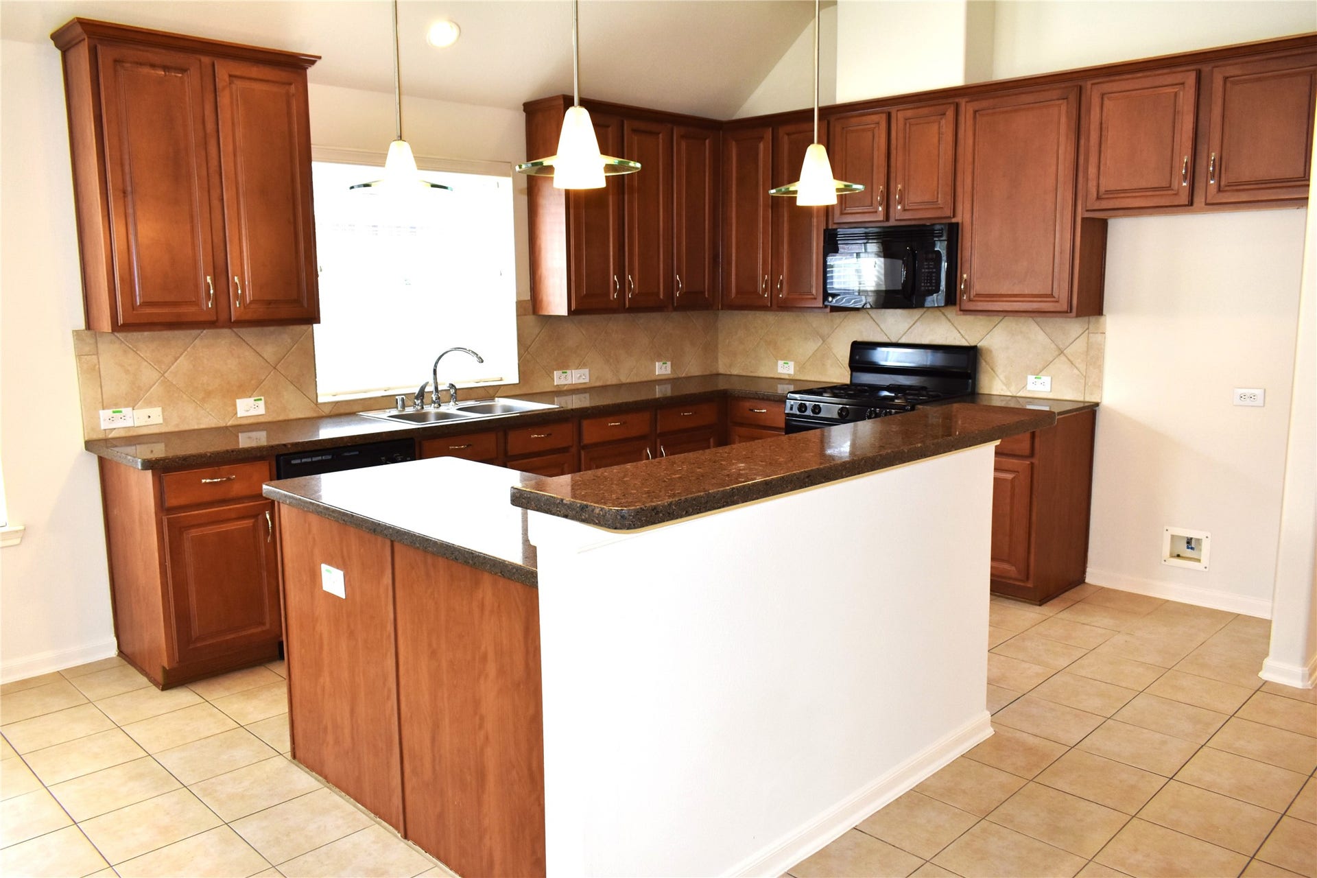 4822 Harbor Glen Lane, Houston, TX 77084 L Shaped kitchen island with raised counter space