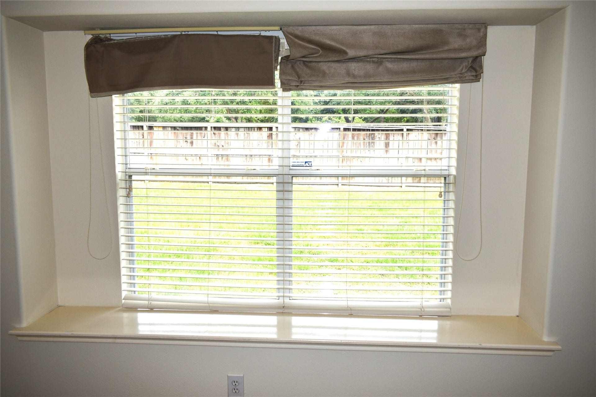 4822 Harbor Glen Lane, Houston, TX 77084 Window Seat in Primary Bedroom
