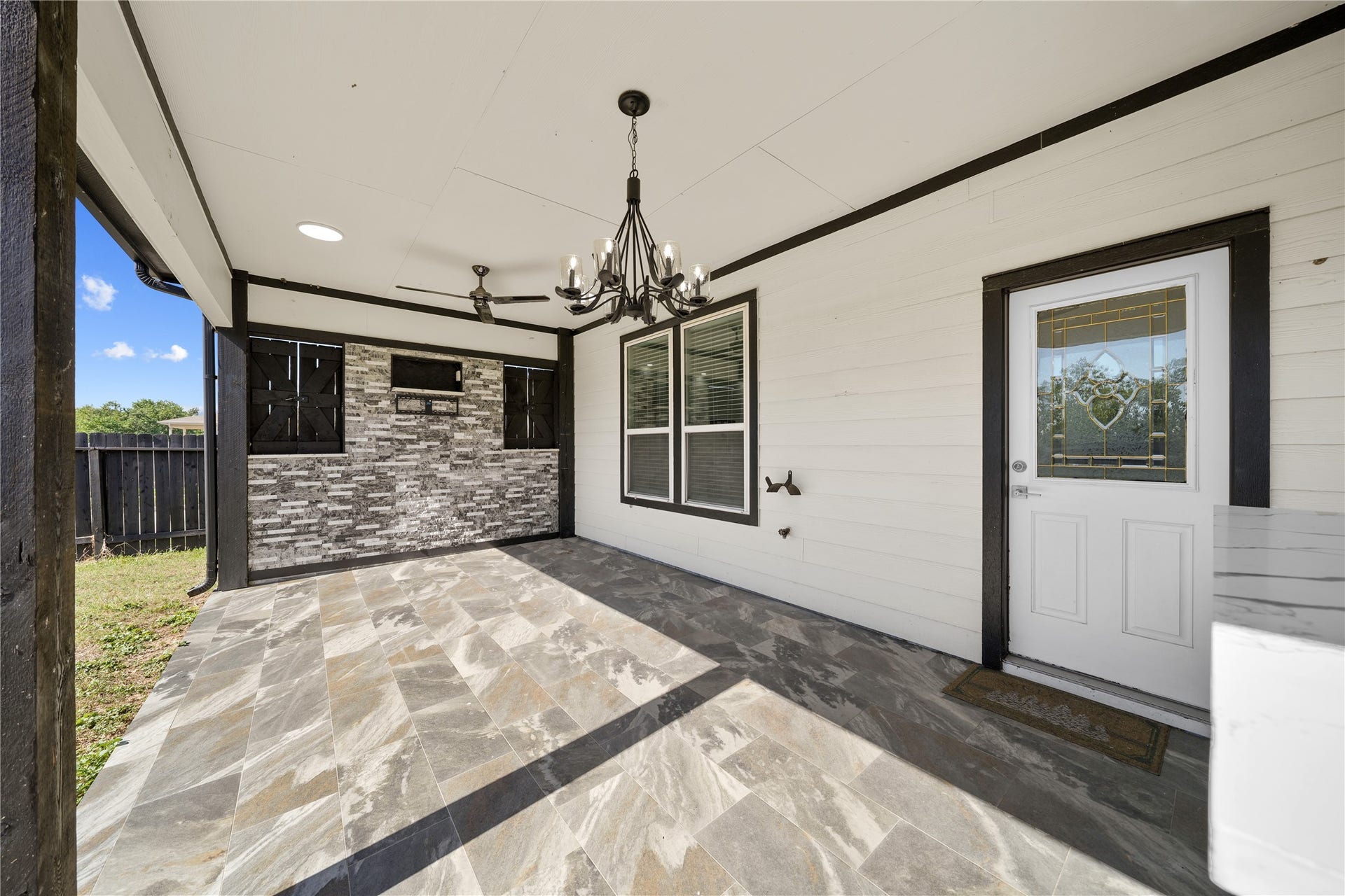 4627 Prairie Chase Drive, Houston, TX 77069 Outdoor covered patio