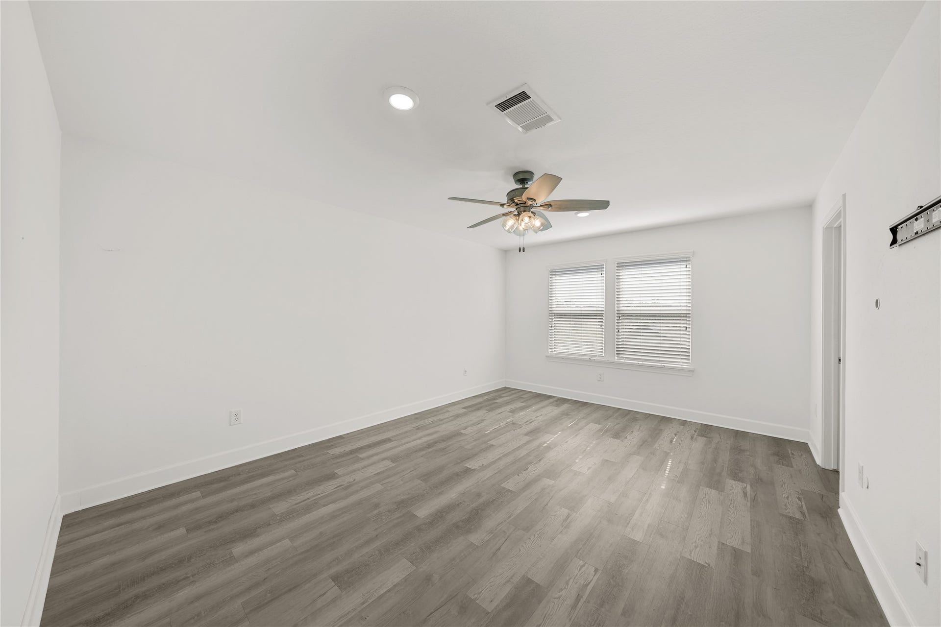 4627 Prairie Chase Drive, Houston, TX 77069 Primary bedroom