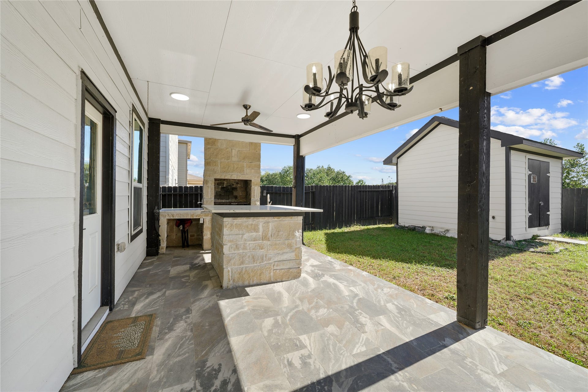 4627 Prairie Chase Drive, Houston, TX 77069 Outside bar island