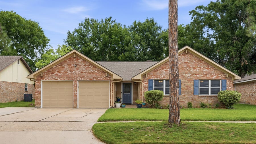 Property photo for 2022 Arcadia Drive, Sugar Land, TX