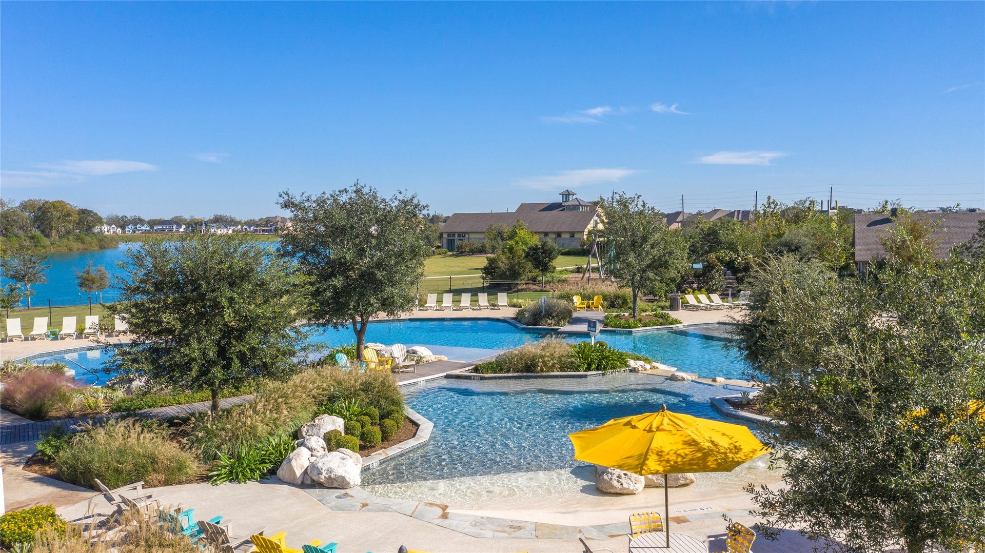 11050 Valley Fort Drive, Missouri City, TX 77459 Resort-style water parks and pools provide endless fun for all ages!! Whether you like to relax pool side, splash around at the 'bucket pool' or have a game of beach volleyball, Sienna is the community for you!