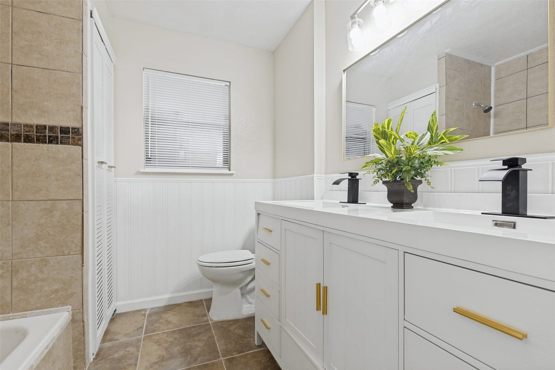 1802 Hartt Street, Baytown, TX 77520 1802 Hartt Street, Baytown, TX 77520
