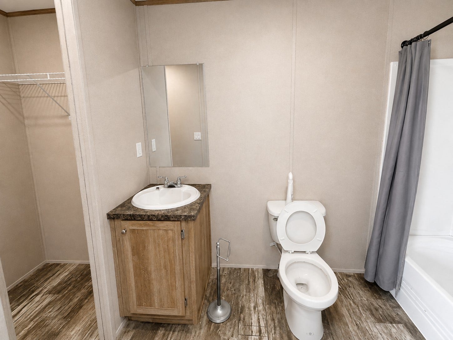 2243 2243 COUNTY ROAD 130 3, Pearland, TX 77581 Primary bathroom