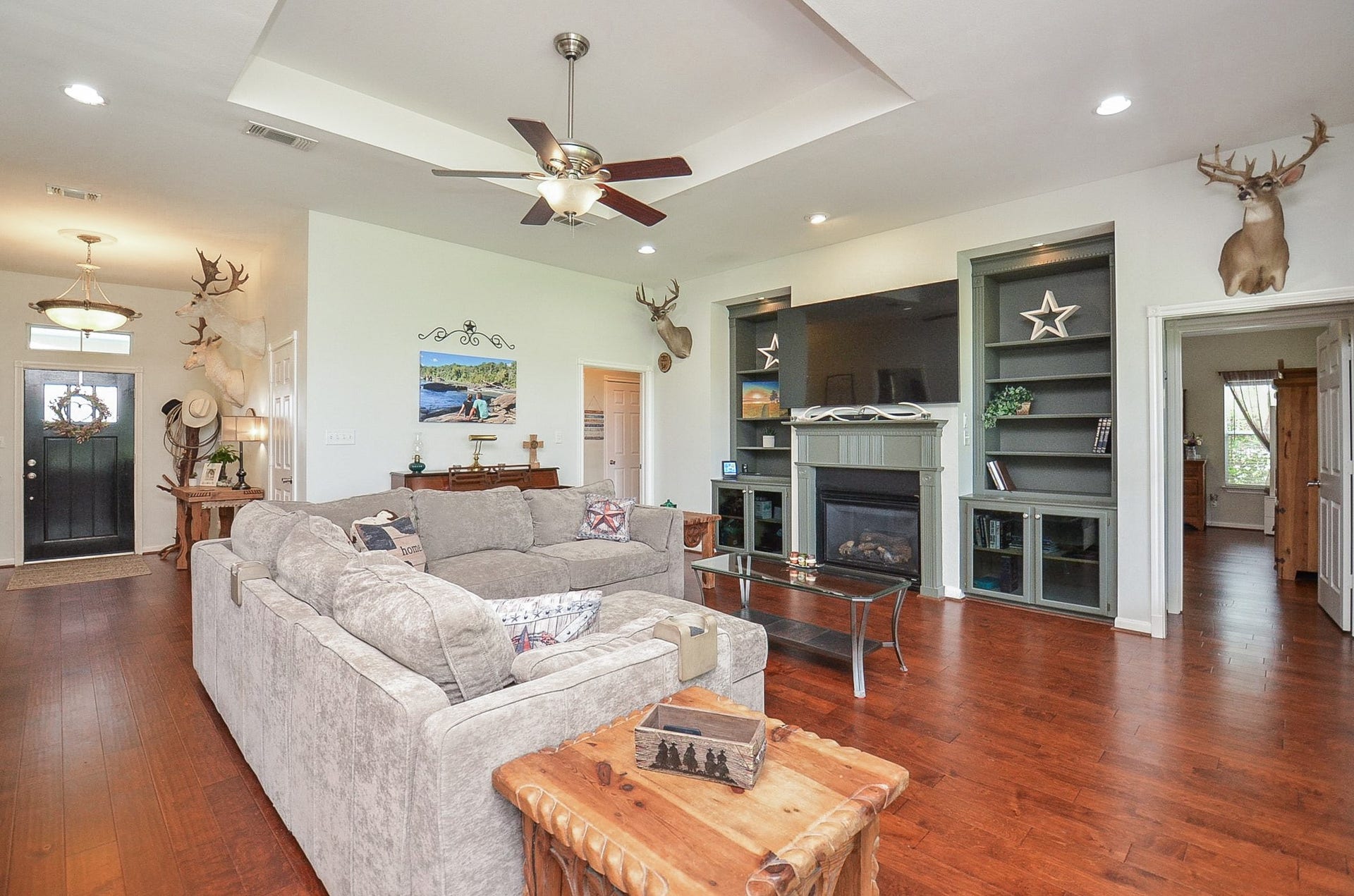 27644 Spring Hill Road, Hempstead, TX 77445 Courtesy of the timeless open floor plan design concept, every common area (including views to the front door) is easily accessed.