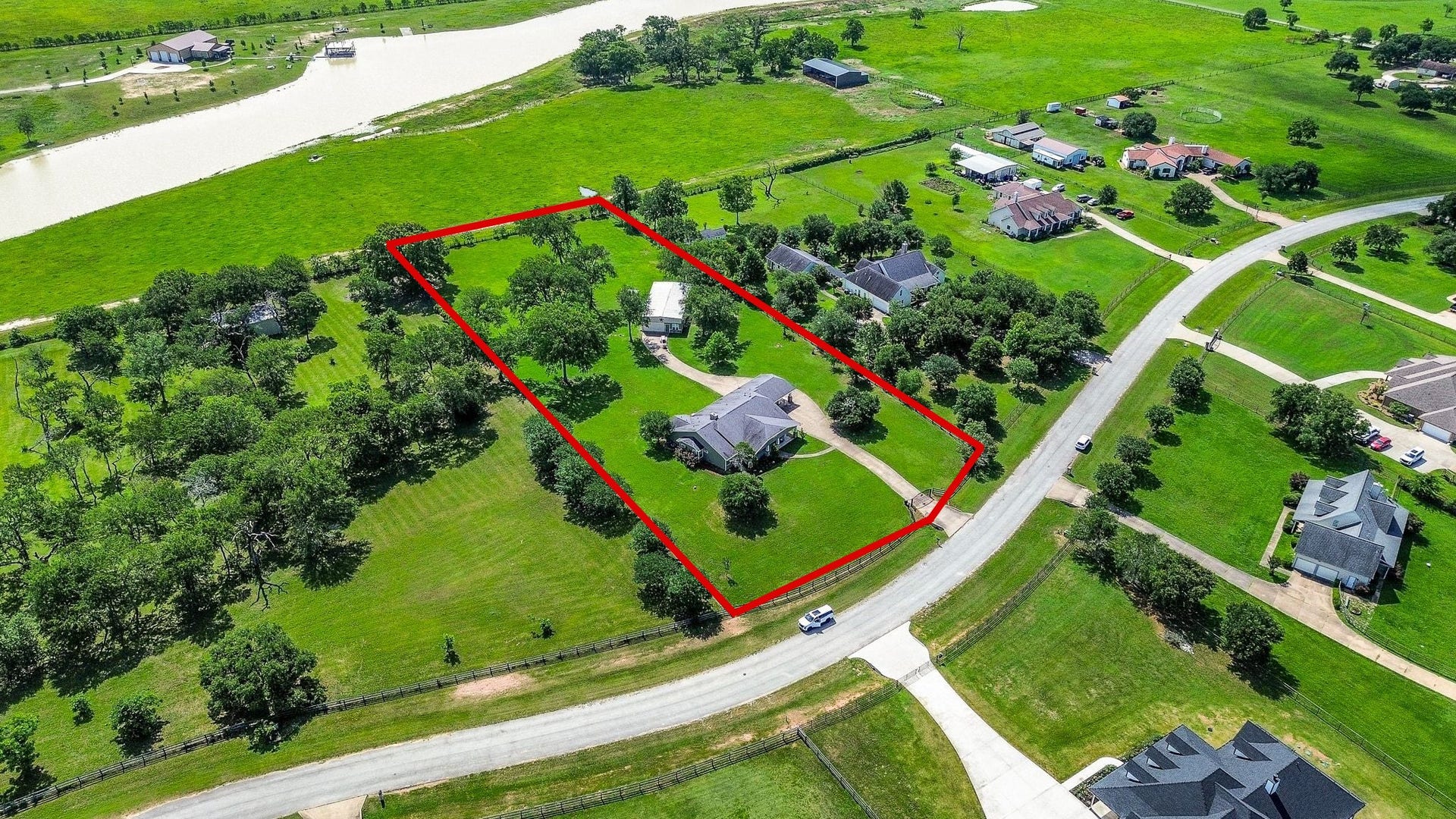 27644 Spring Hill Road, Hempstead, TX 77445 Expansive property outlined in red, offering privacy and ample space in a serene neighborhood.