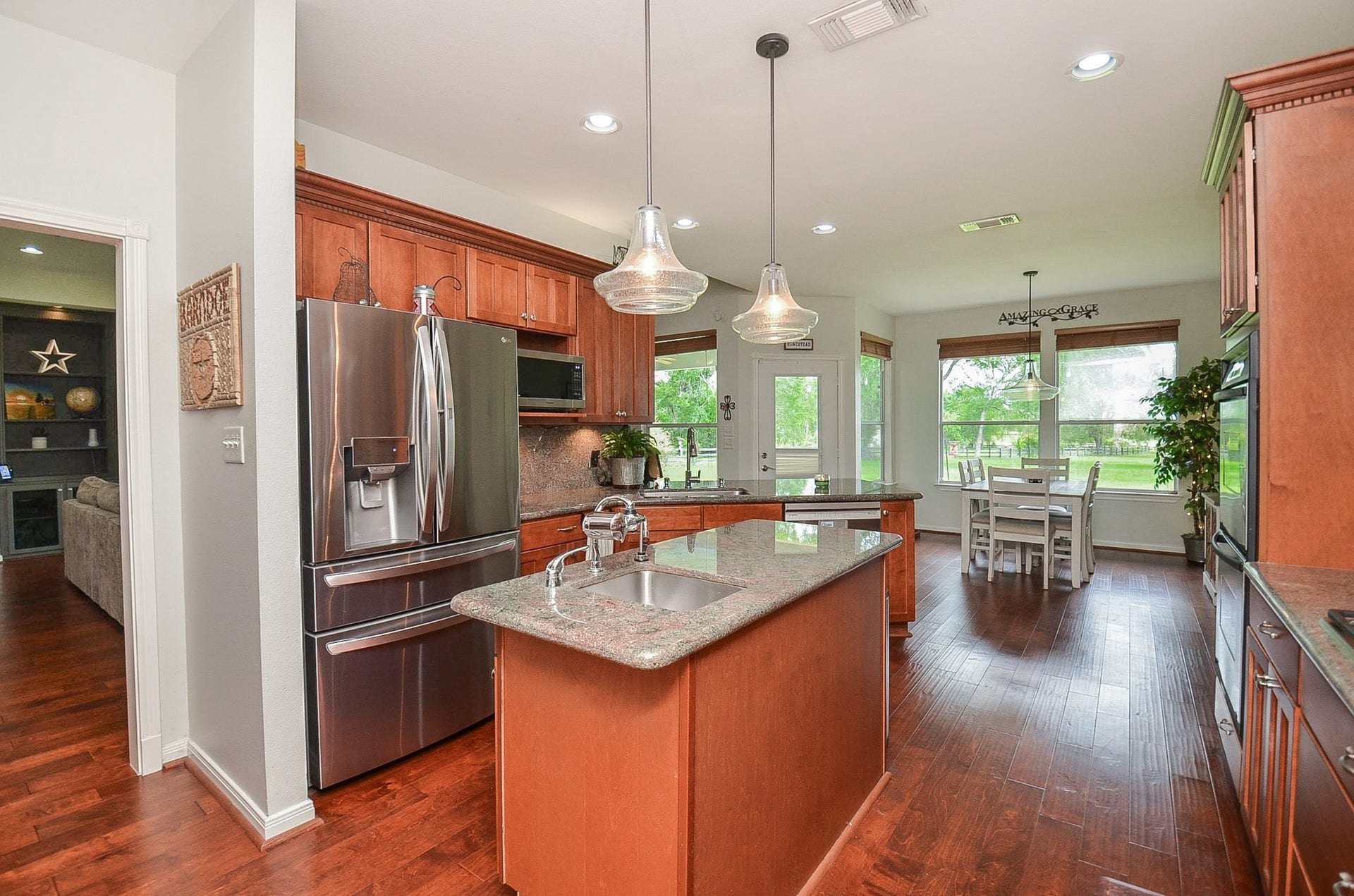 27644 Spring Hill Road, Hempstead, TX 77445 It's clear sailing from kitchen to naturally lit breakfast nook, straight ahead.