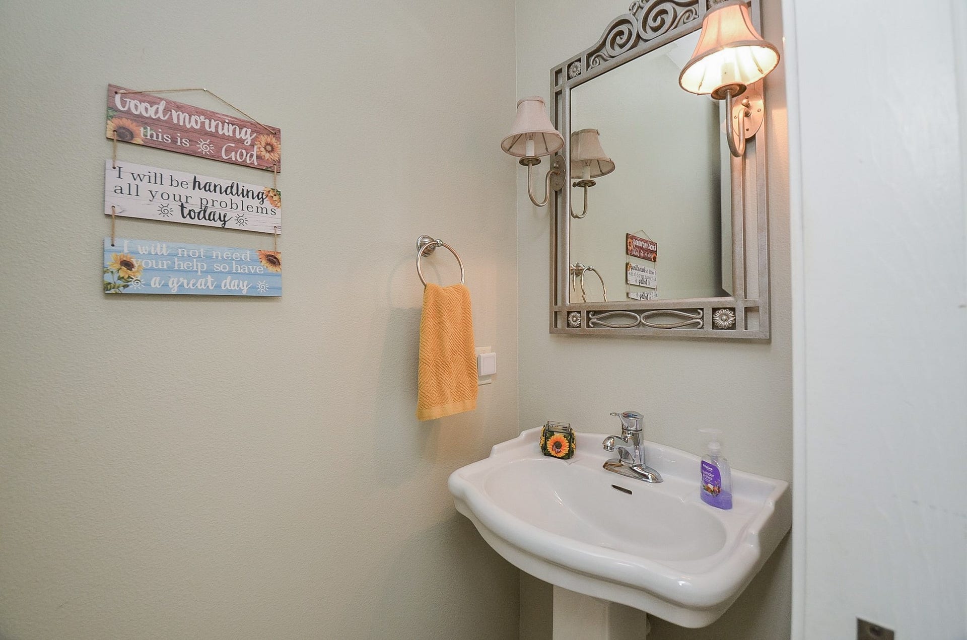 27644 Spring Hill Road, Hempstead, TX 77445 This lovely half-bath has welcoming features, of its own.