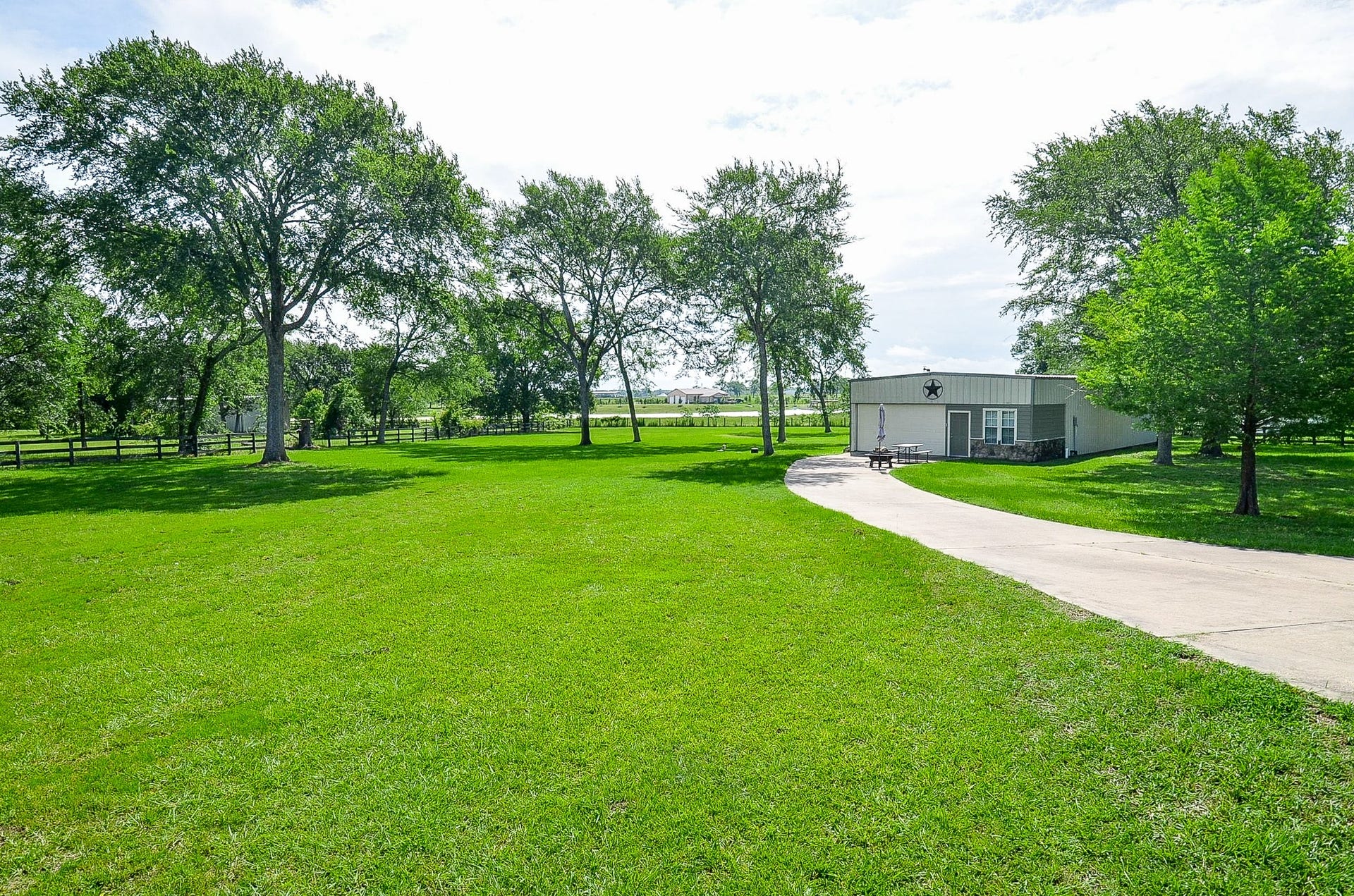 27644 Spring Hill Road, Hempstead, TX 77445 Wow! What a picturesque view of your very green property!