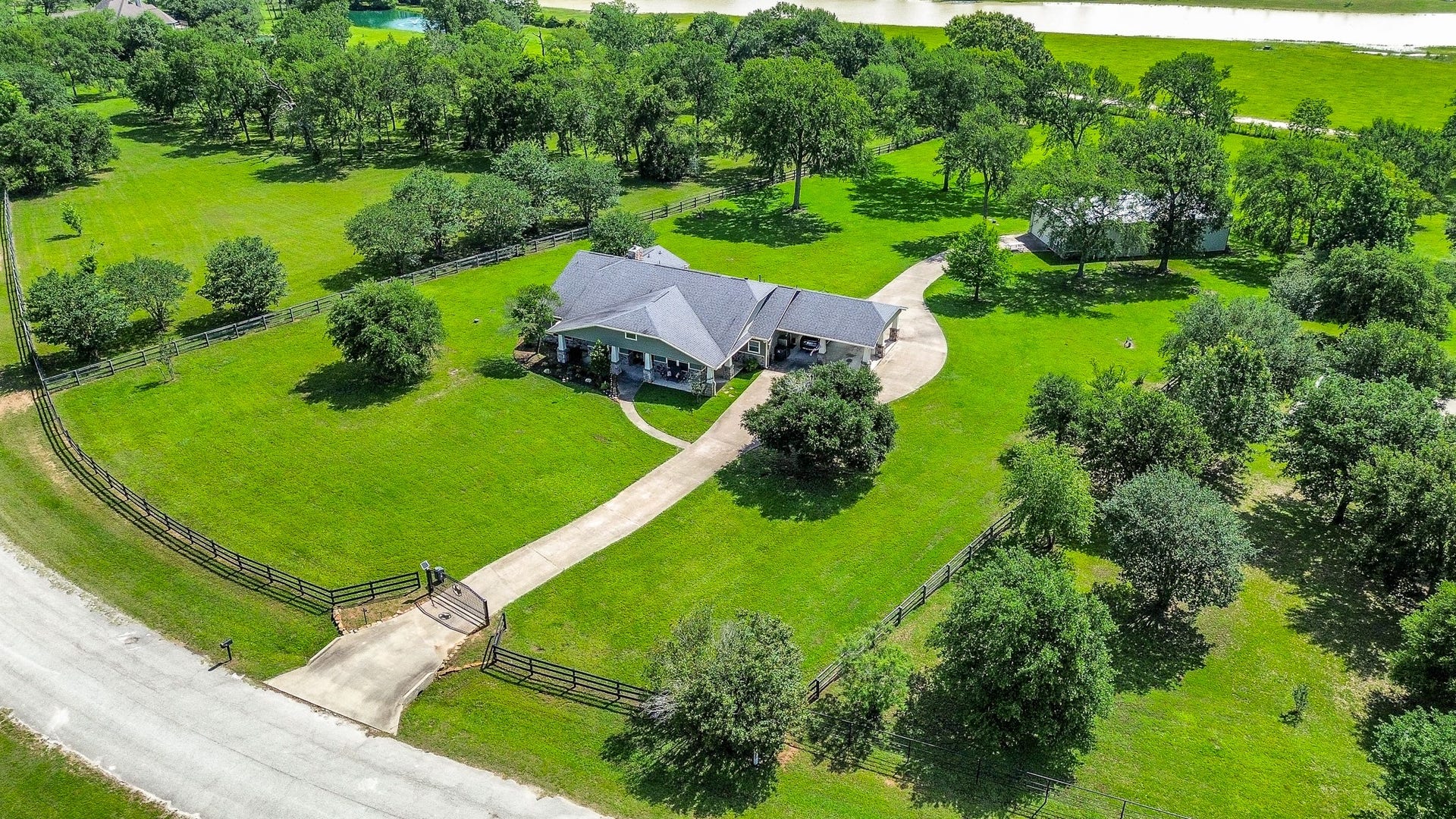 27644 Spring Hill Road, Hempstead, TX 77445 27644 Spring Hill Road, Hempstead, TX 77445
